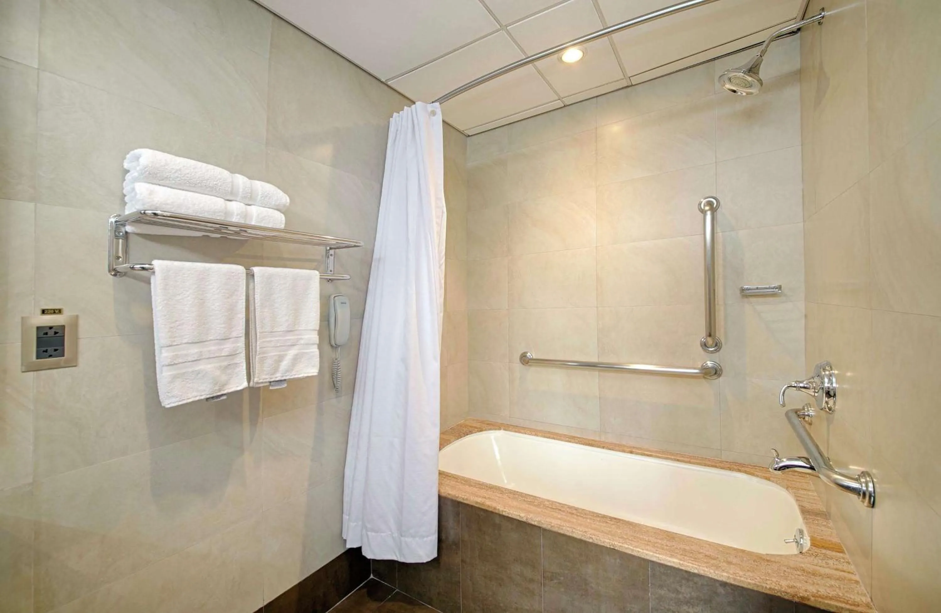 Bathroom in DoubleTree by Hilton Lima Miraflores El Pardo