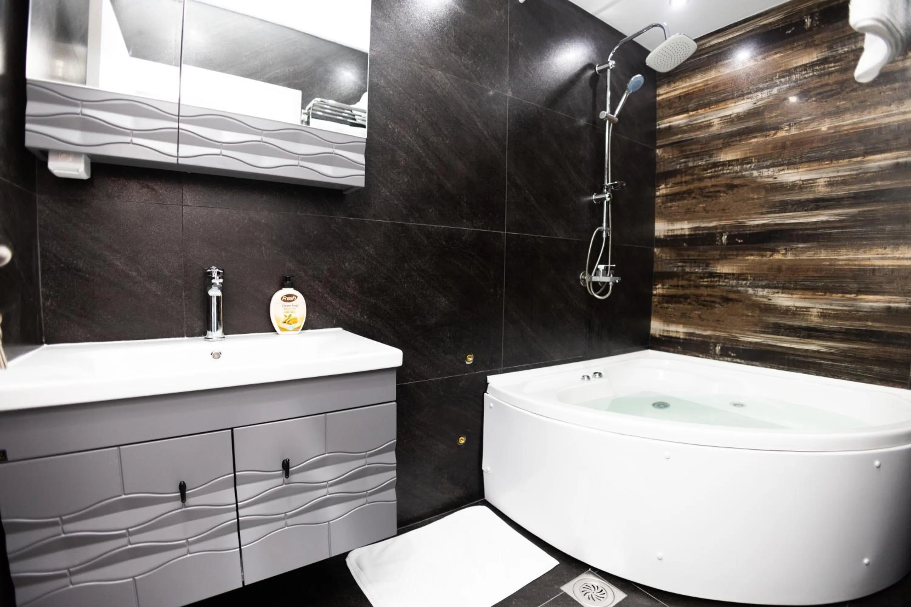 Bathroom in Dodona ApartHotel in Prishtina