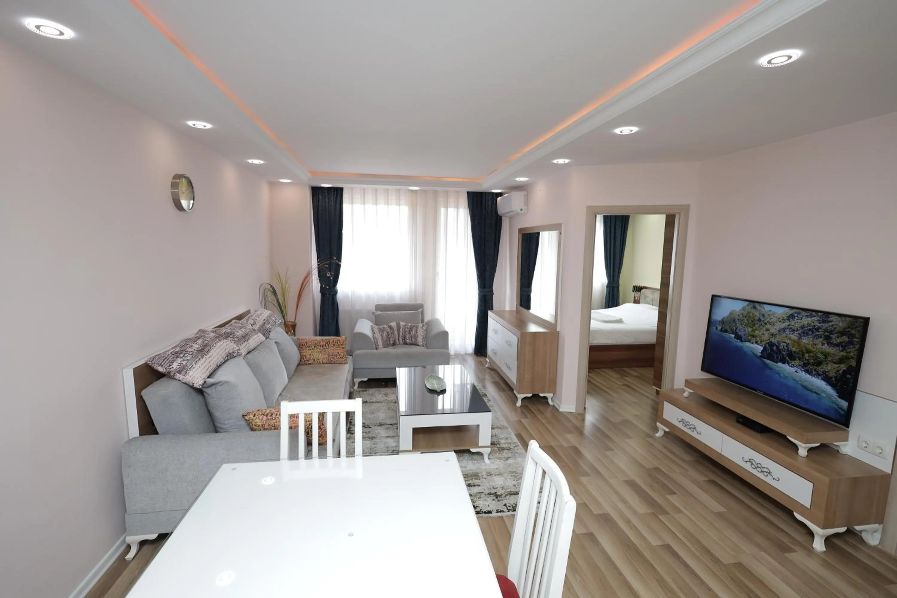 TV and multimedia in Dodona ApartHotel in Prishtina