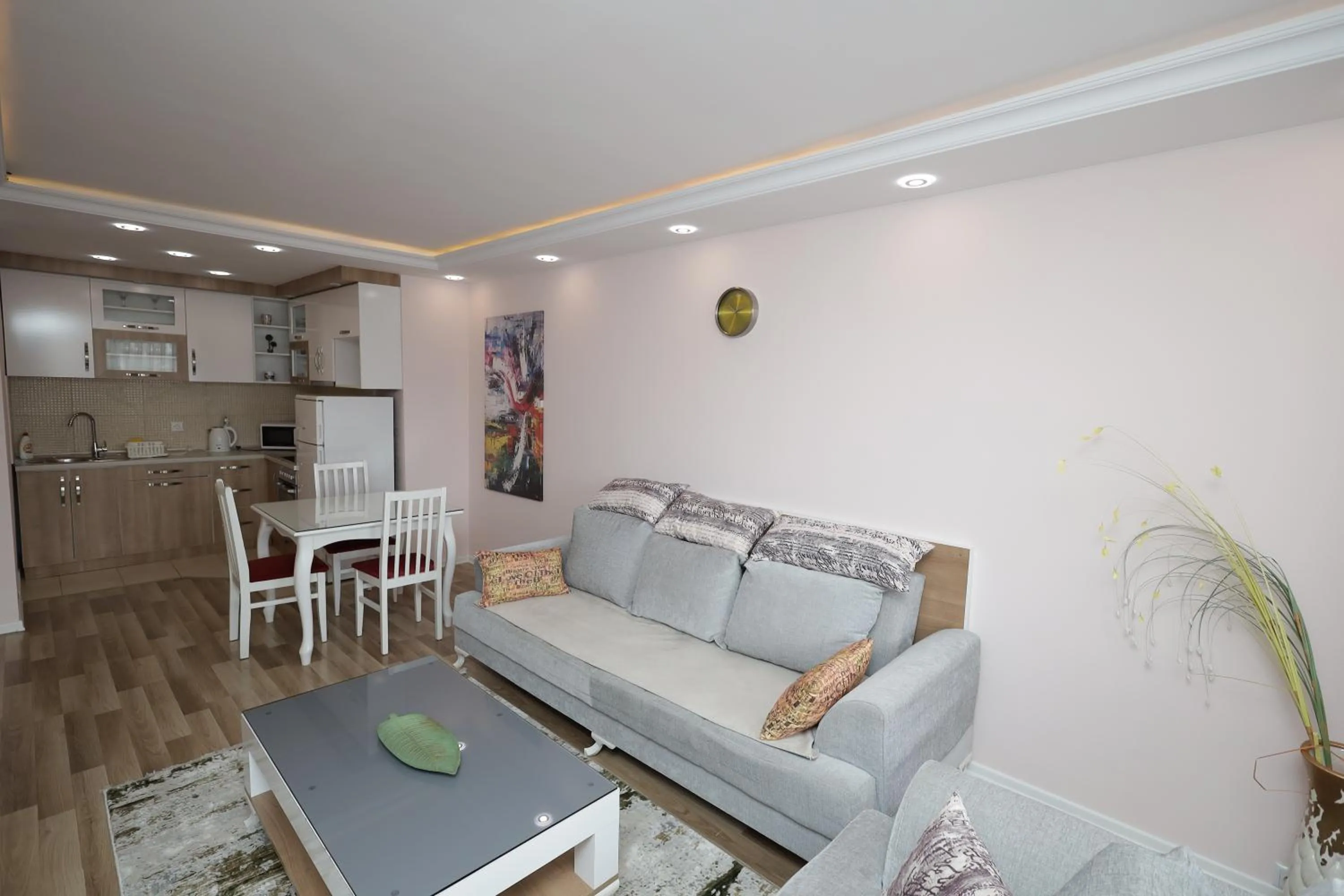 Kitchen or kitchenette in Dodona ApartHotel in Prishtina