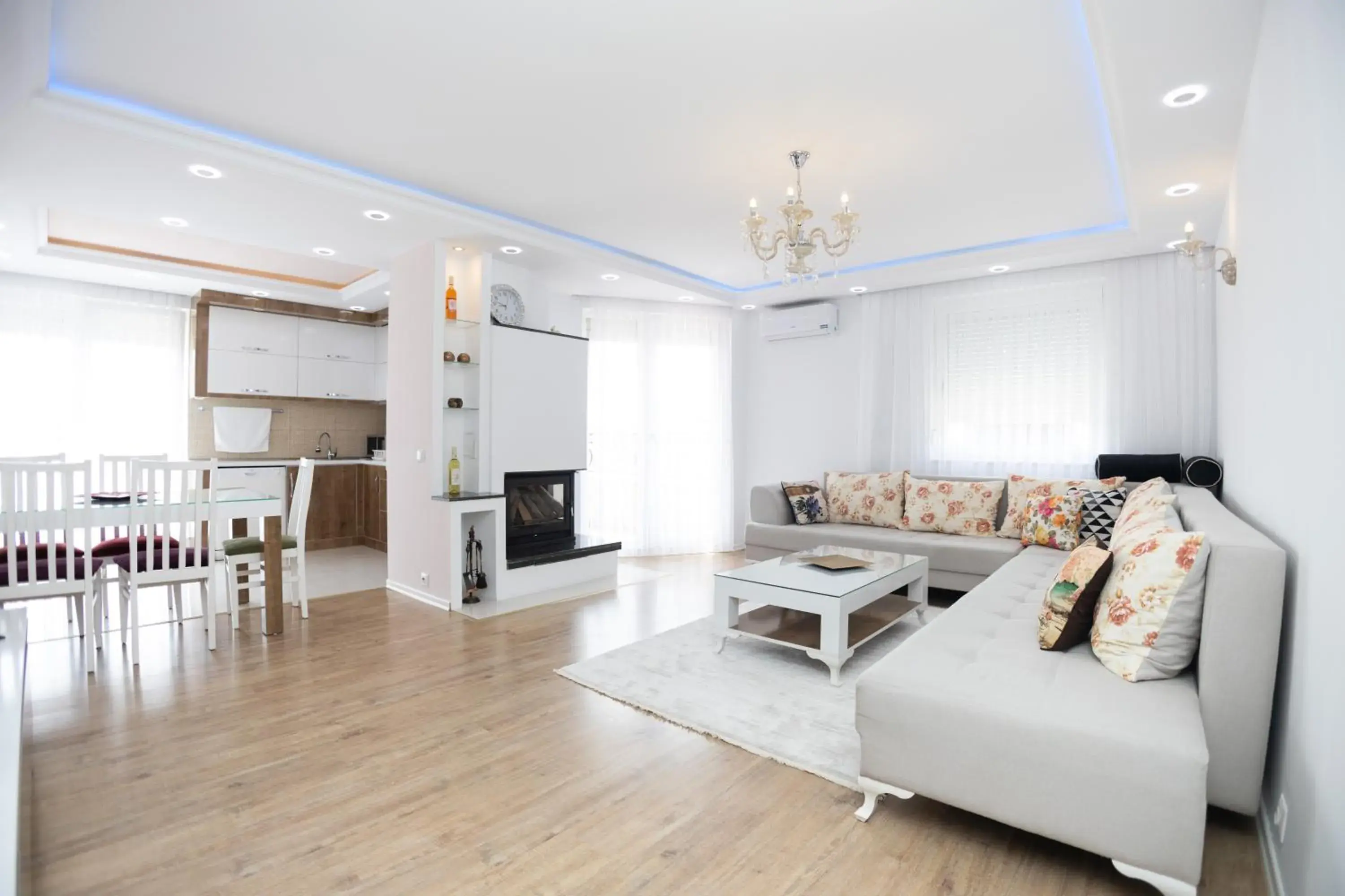 Three-Bedroom Premium Apartment with Balcony - single occupancy in Dodona ApartHotel in Prishtina Three-Bedroom Premium Apartment with Balcony - single occupancy in Dodona ApartHotel in Prishtina