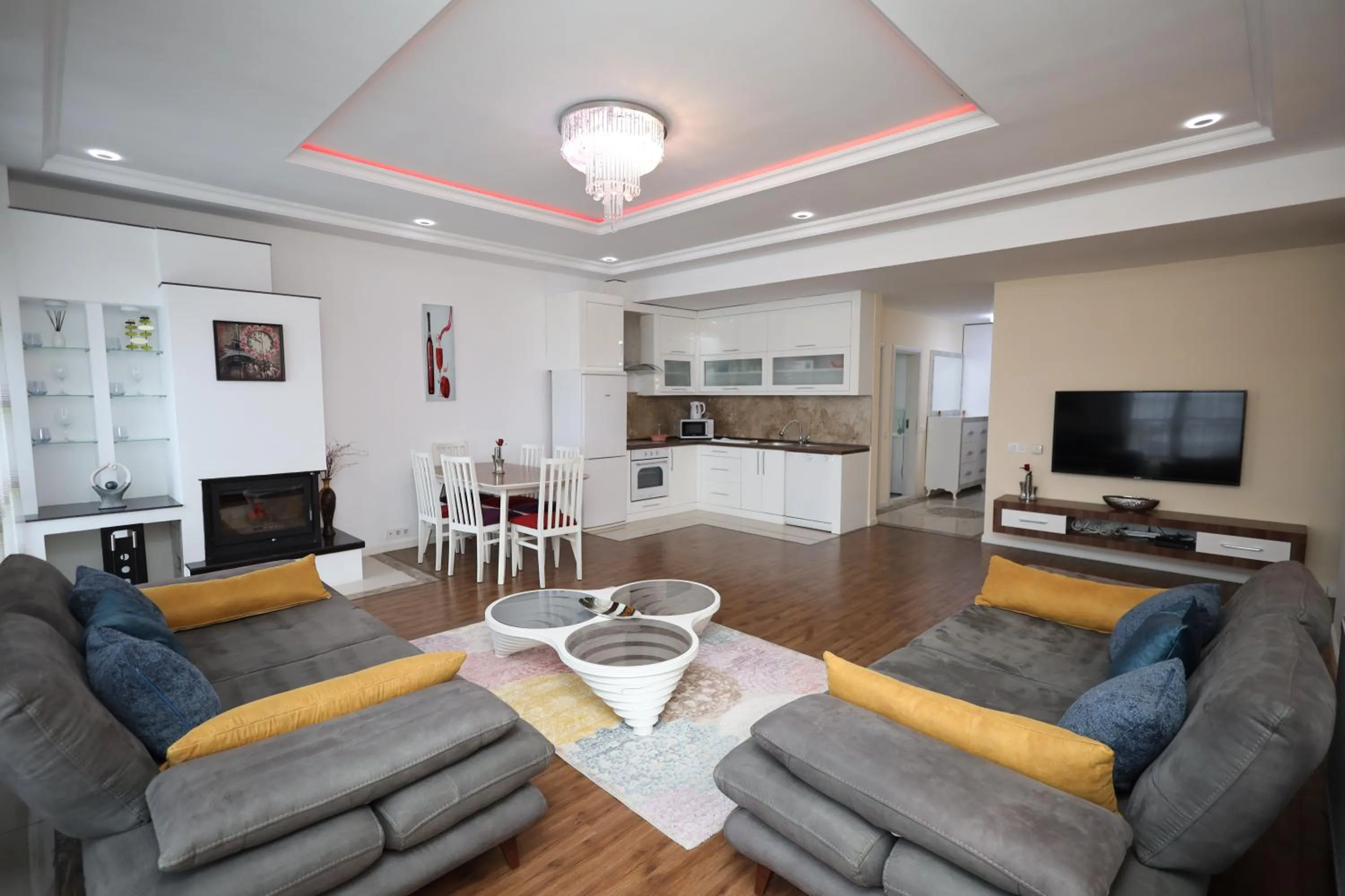 Communal lounge/ TV room in Dodona ApartHotel in Prishtina