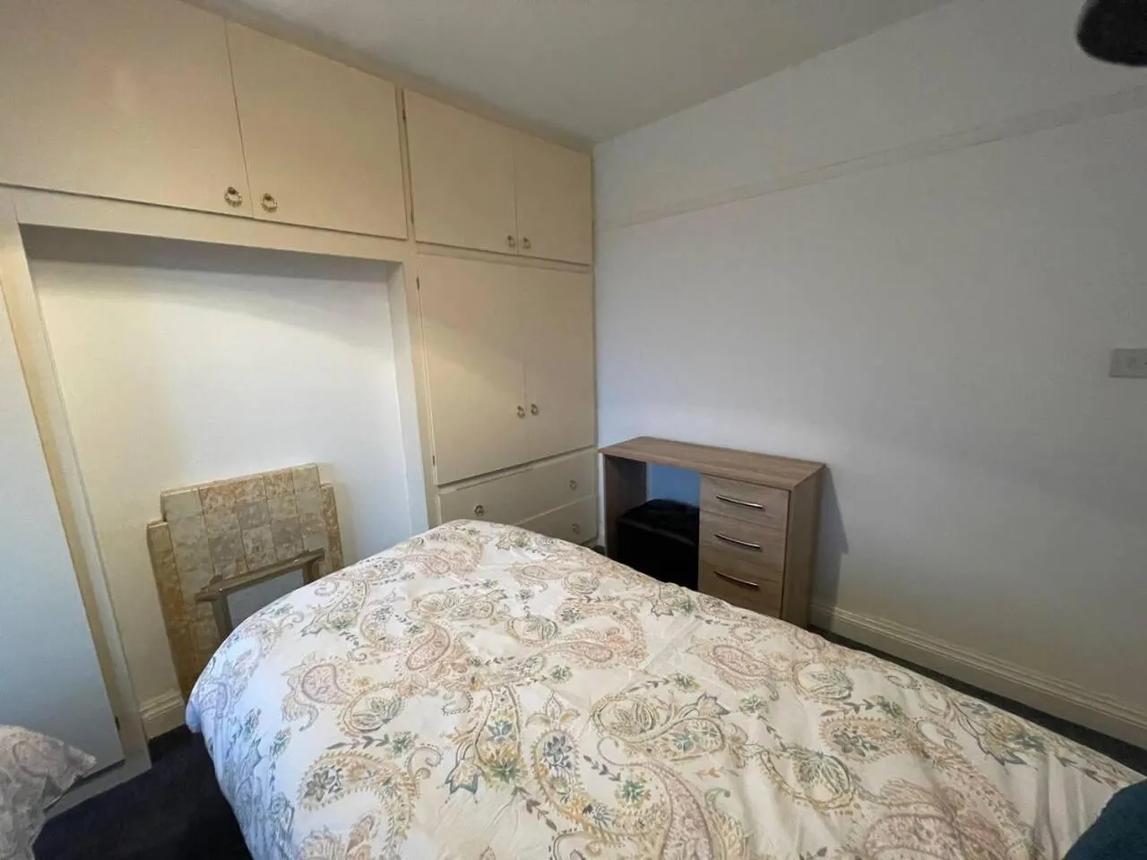 Bed in 3-Bed House - Sleeps 5 with Free Parking
