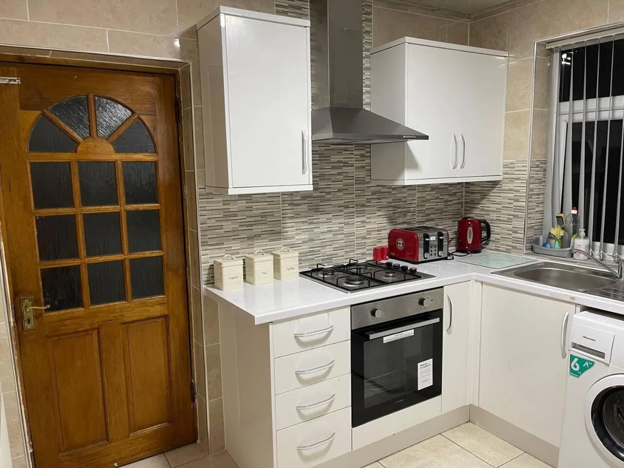 Facade/entrance in 3-Bed House - Sleeps 5 with Free Parking
