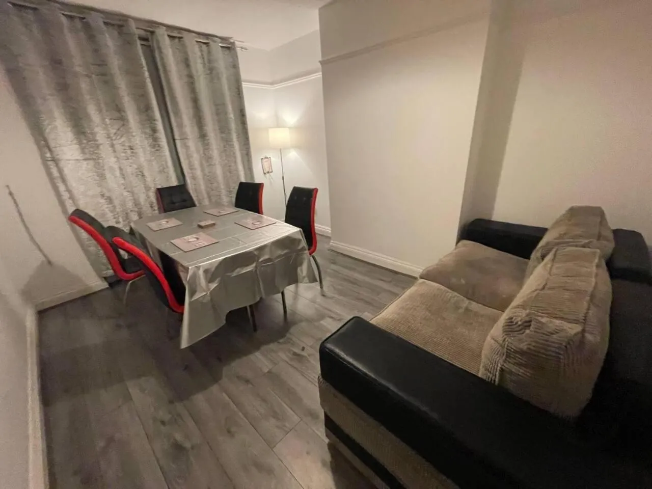 Communal lounge/ TV room in 3-Bed House - Sleeps 5 with Free Parking