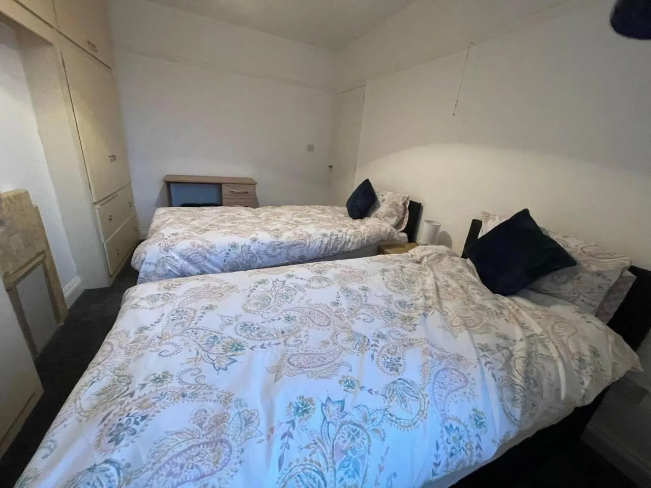 Bed in 3-Bed House - Sleeps 5 with Free Parking
