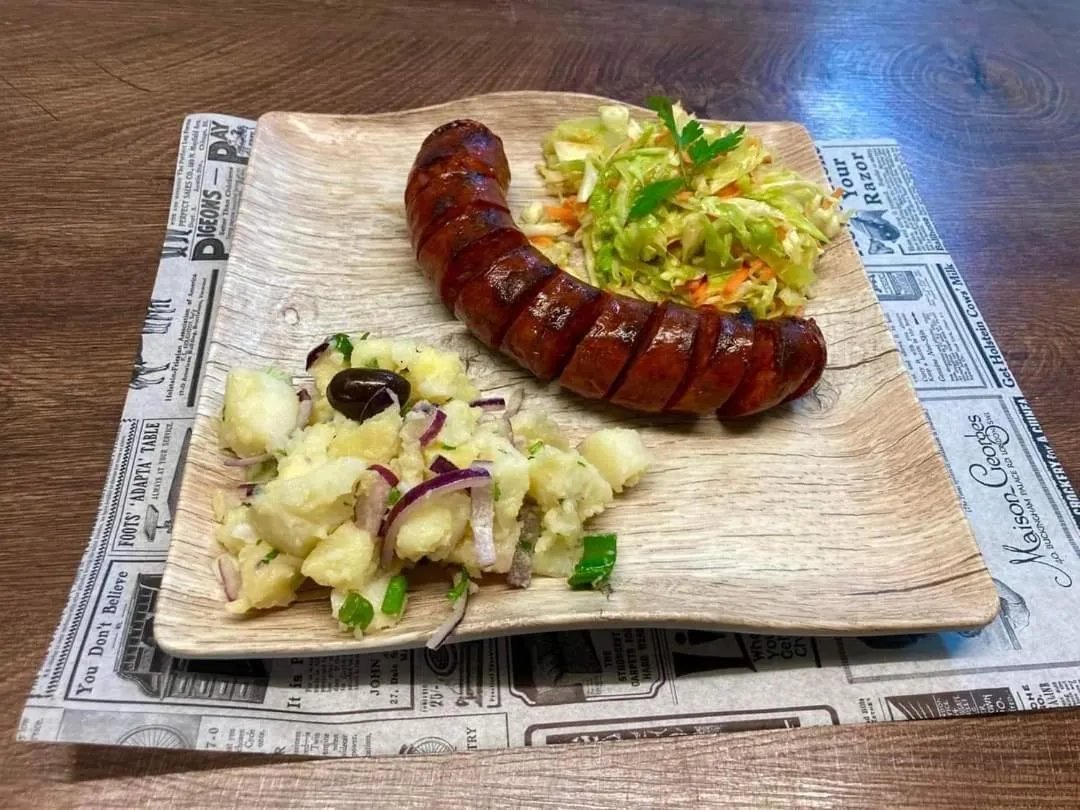 Restaurant/places to eat in Hotel Annis M&P