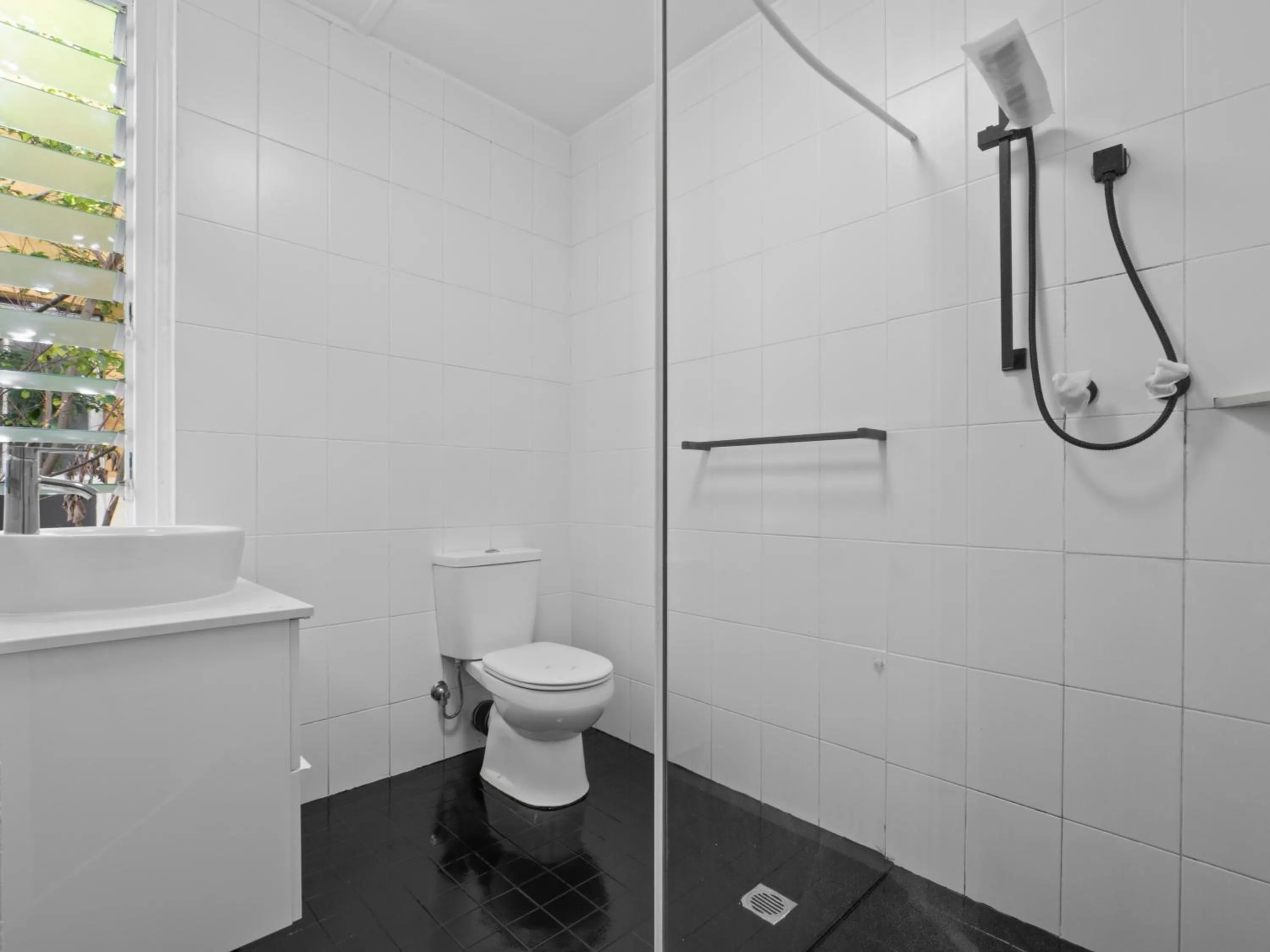 Shower in AZZURO POD HOTEL - Potts Point