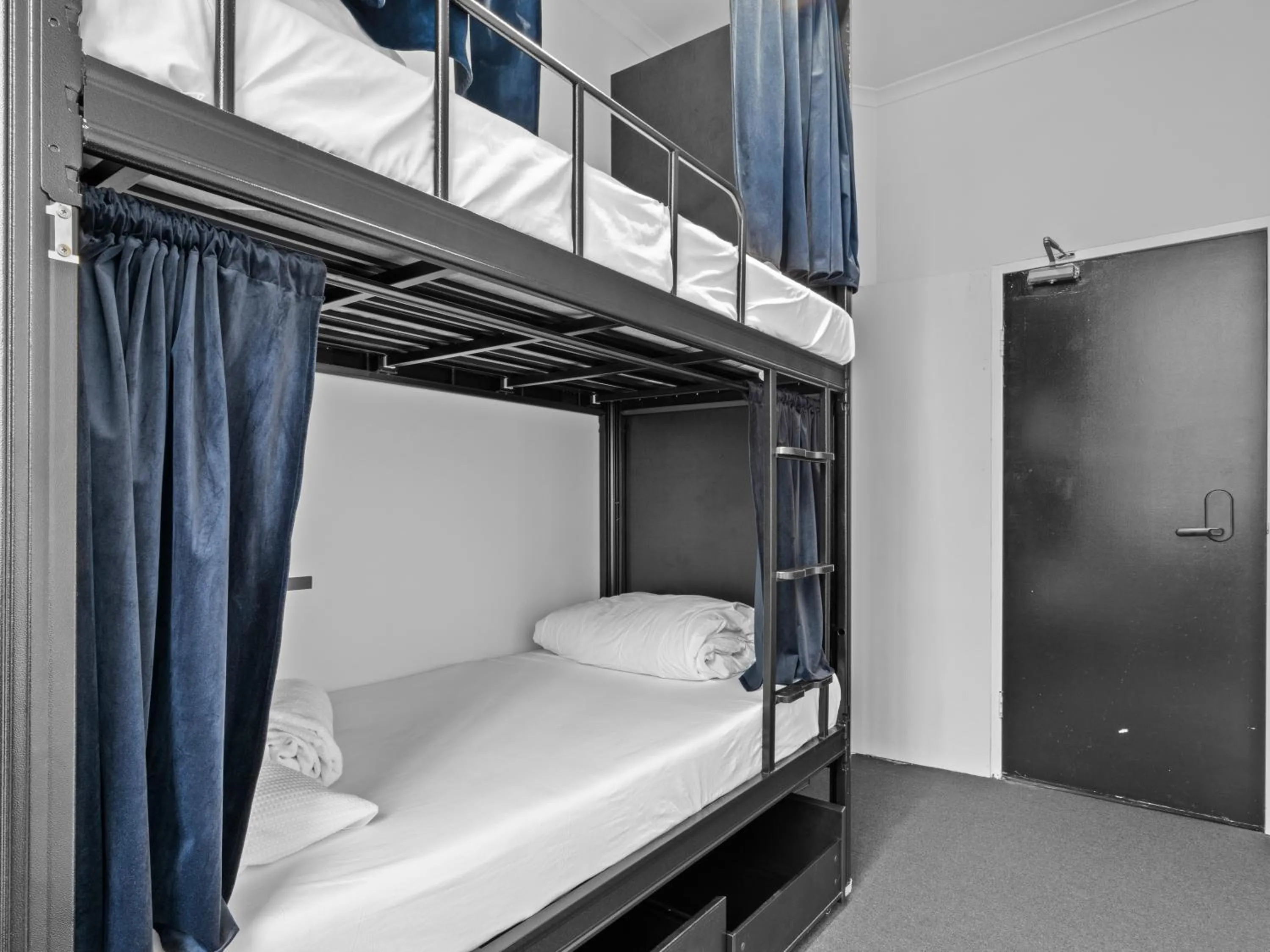 Bed in AZZURO POD HOTEL - Potts Point