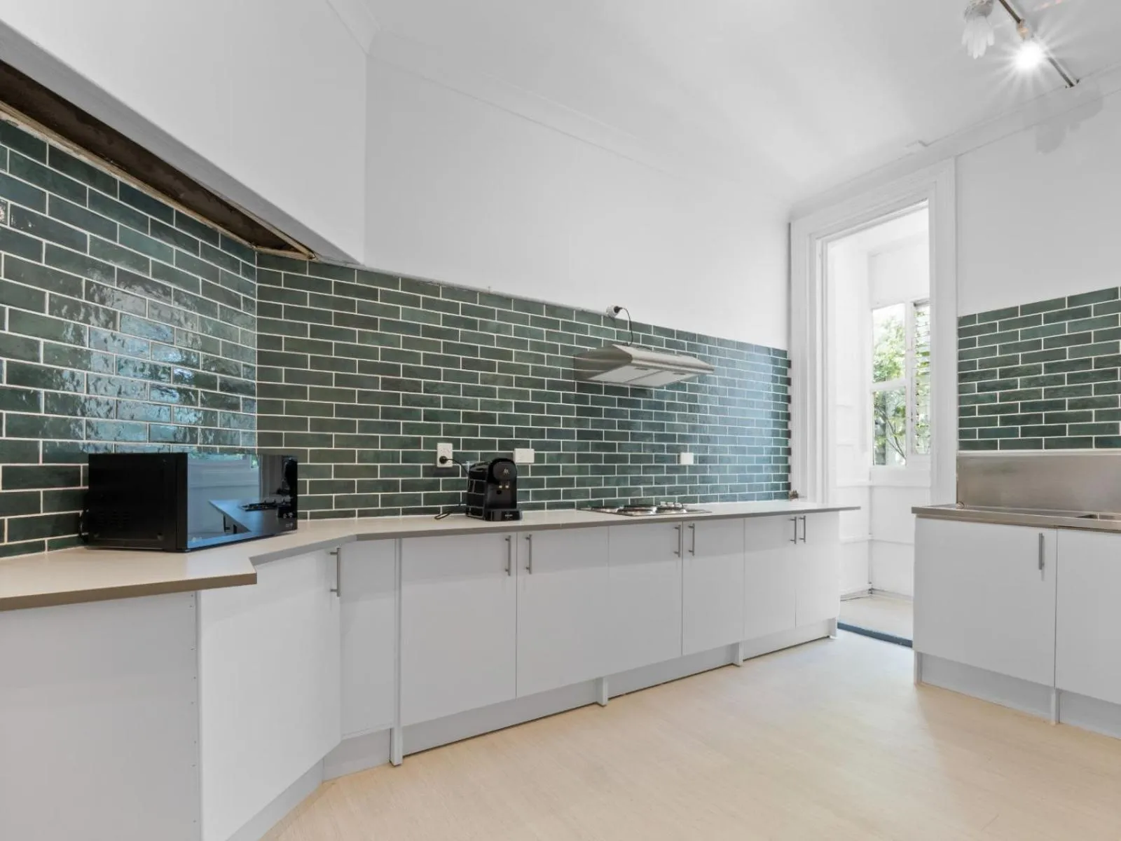 Kitchen or kitchenette in AZZURO POD HOTEL - Potts Point