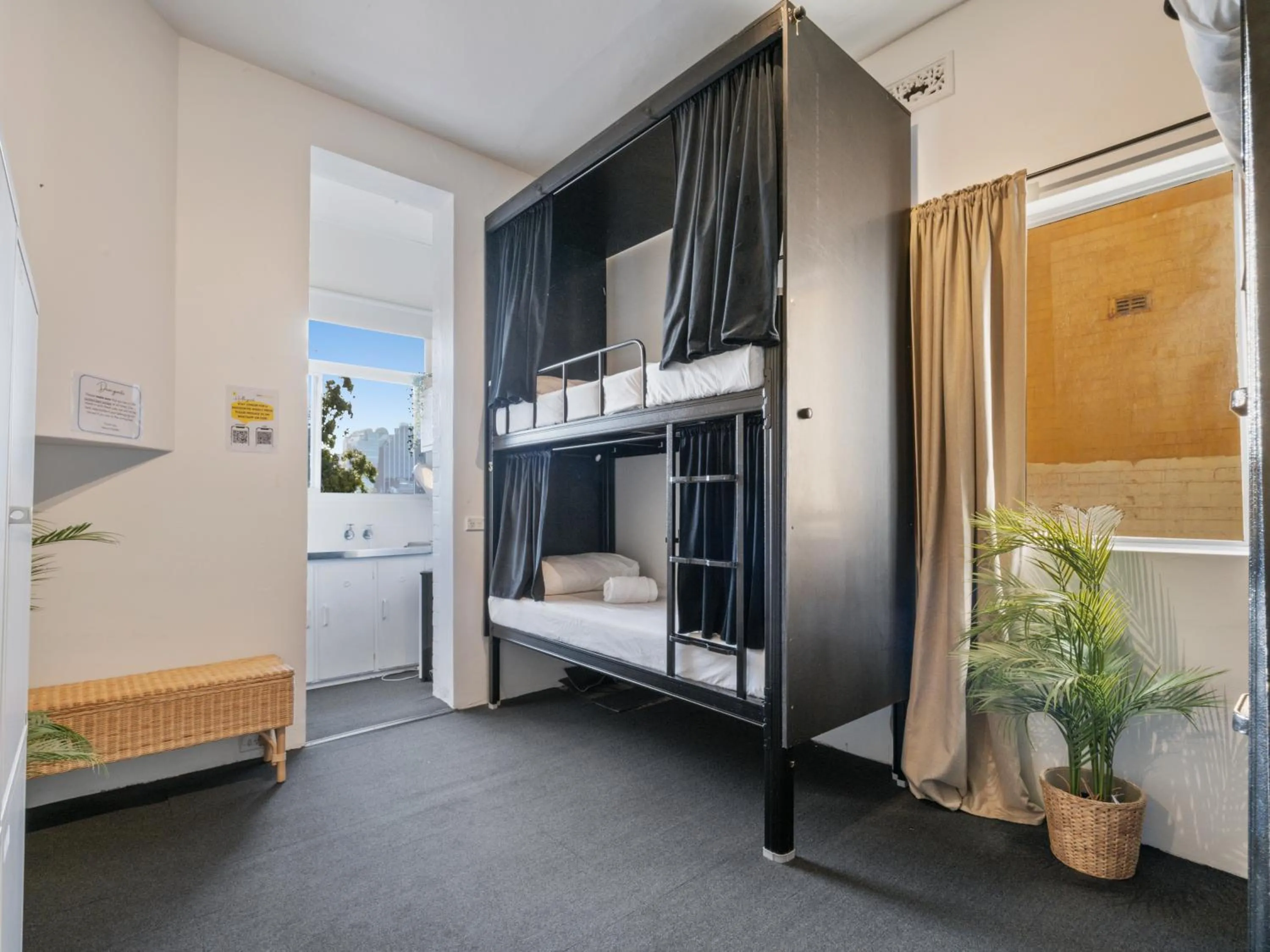Bed in AZZURO POD HOTEL - Potts Point