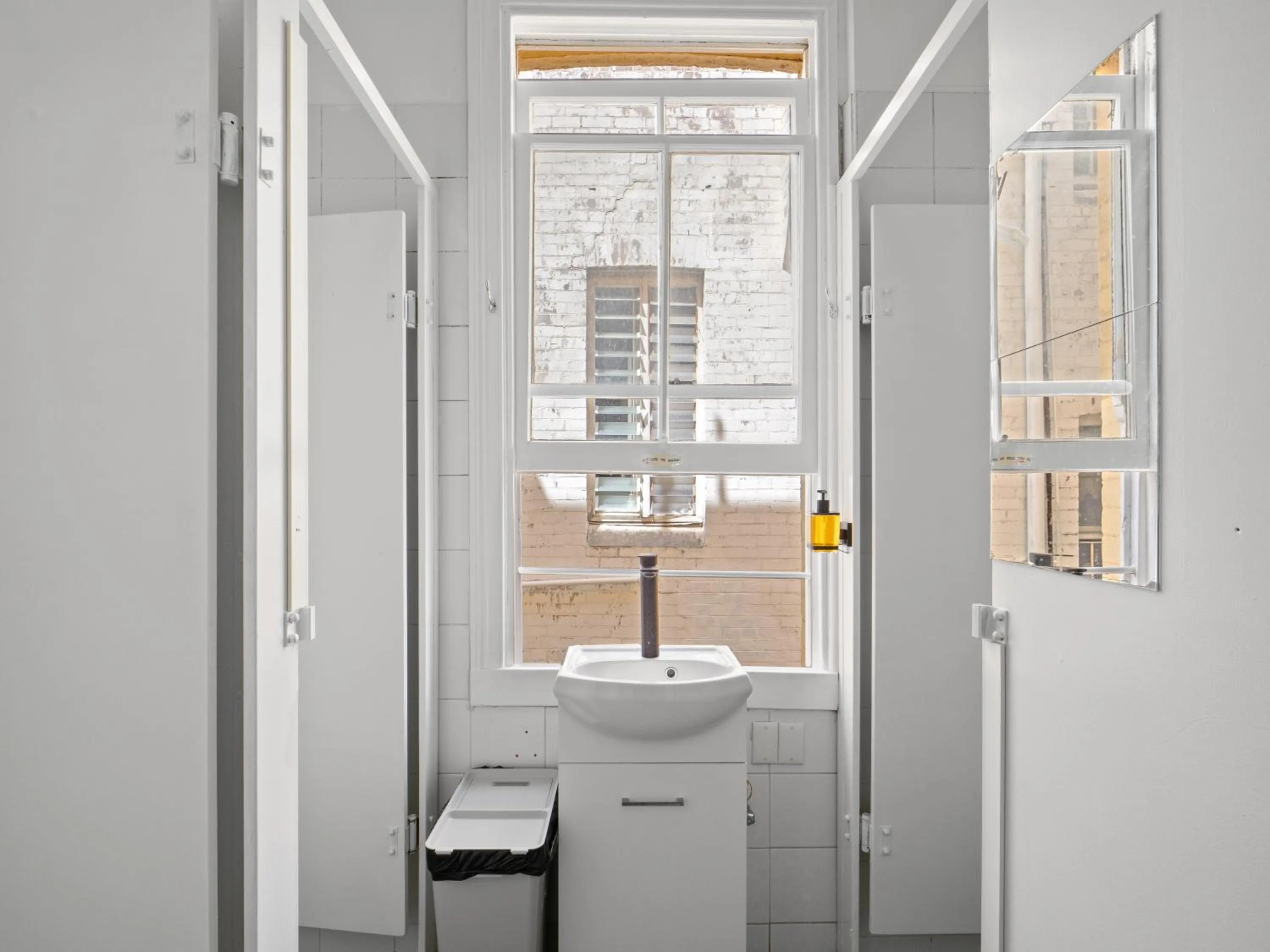 Bathroom in AZZURO POD HOTEL - Potts Point