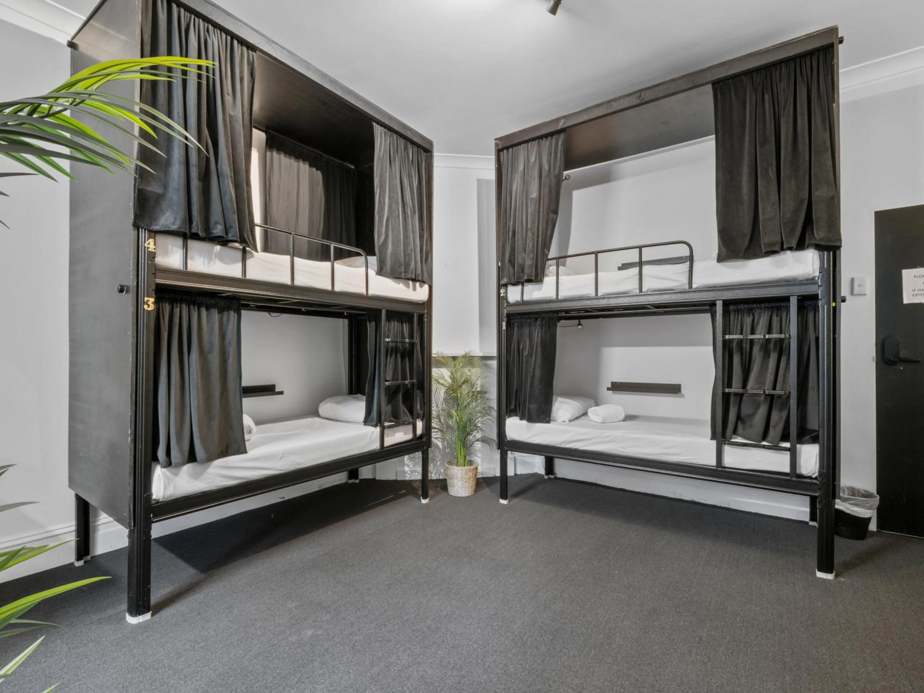 Bed in AZZURO POD HOTEL - Potts Point