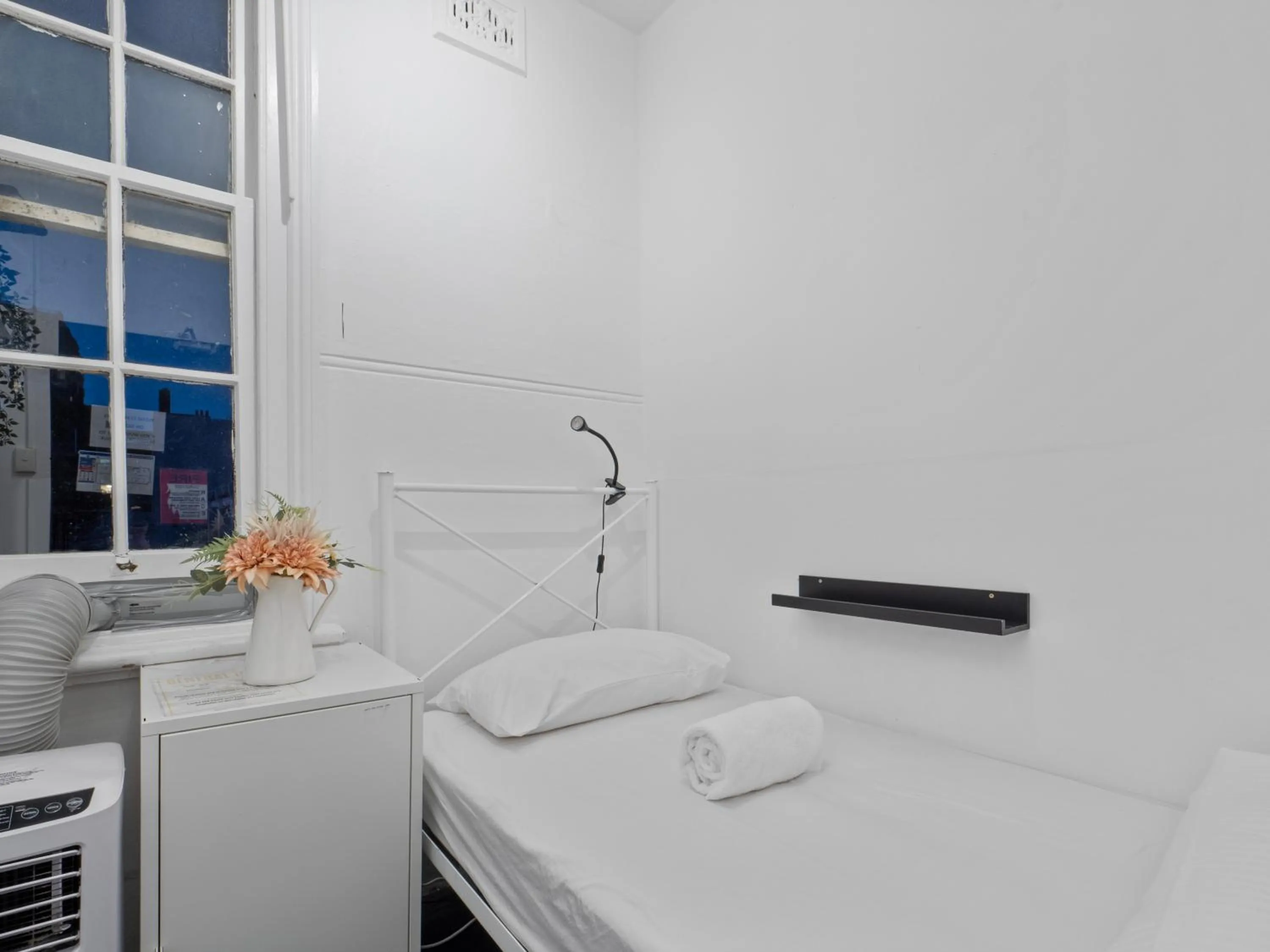 Bed in AZZURO POD HOTEL - Potts Point
