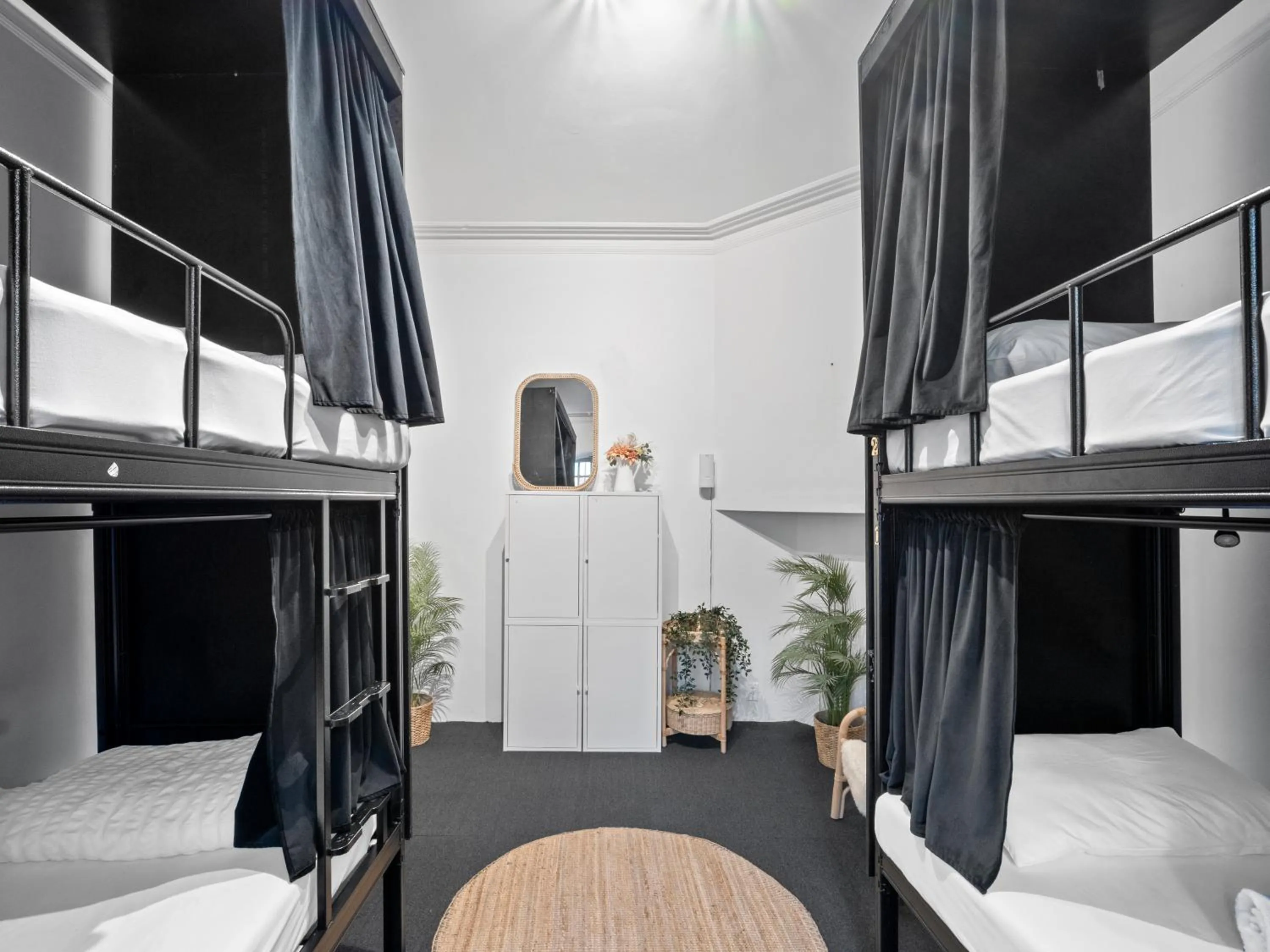 Bed in AZZURO POD HOTEL - Potts Point