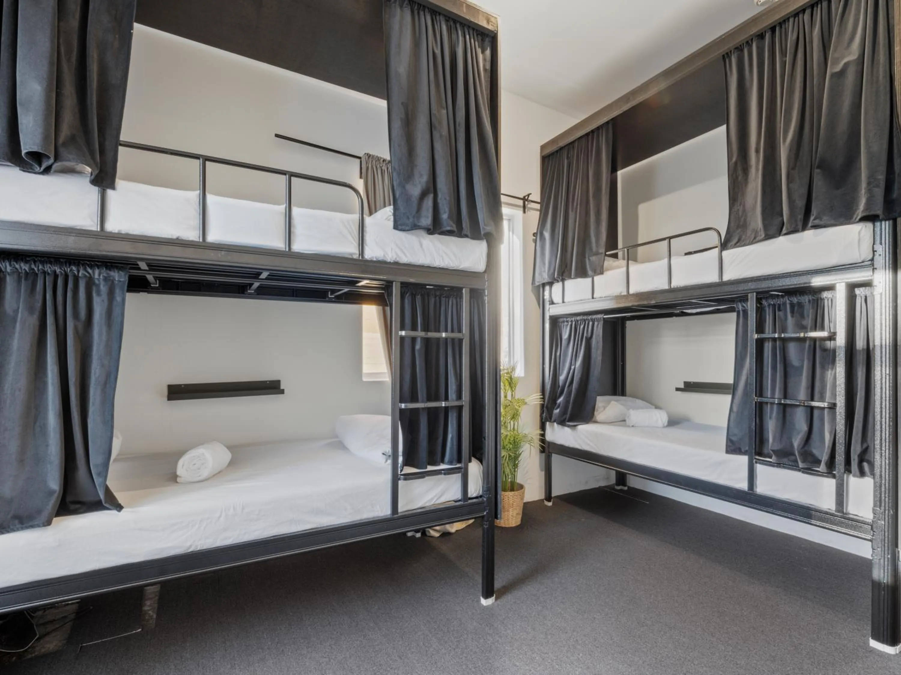 Bed in AZZURO POD HOTEL - Potts Point
