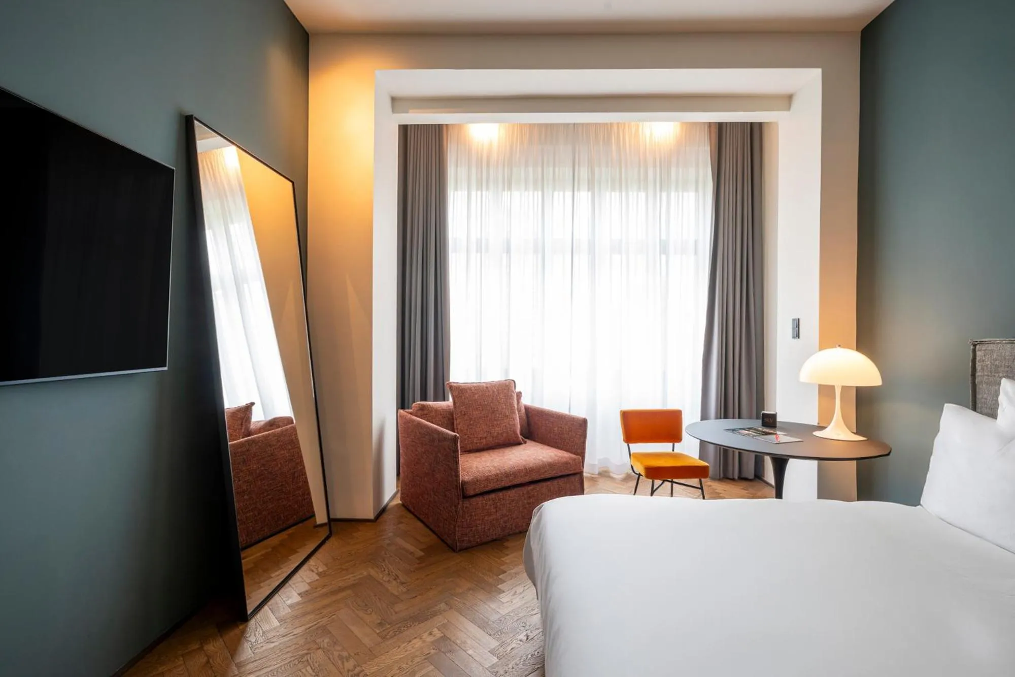 Seating area, Bed in sly Berlin