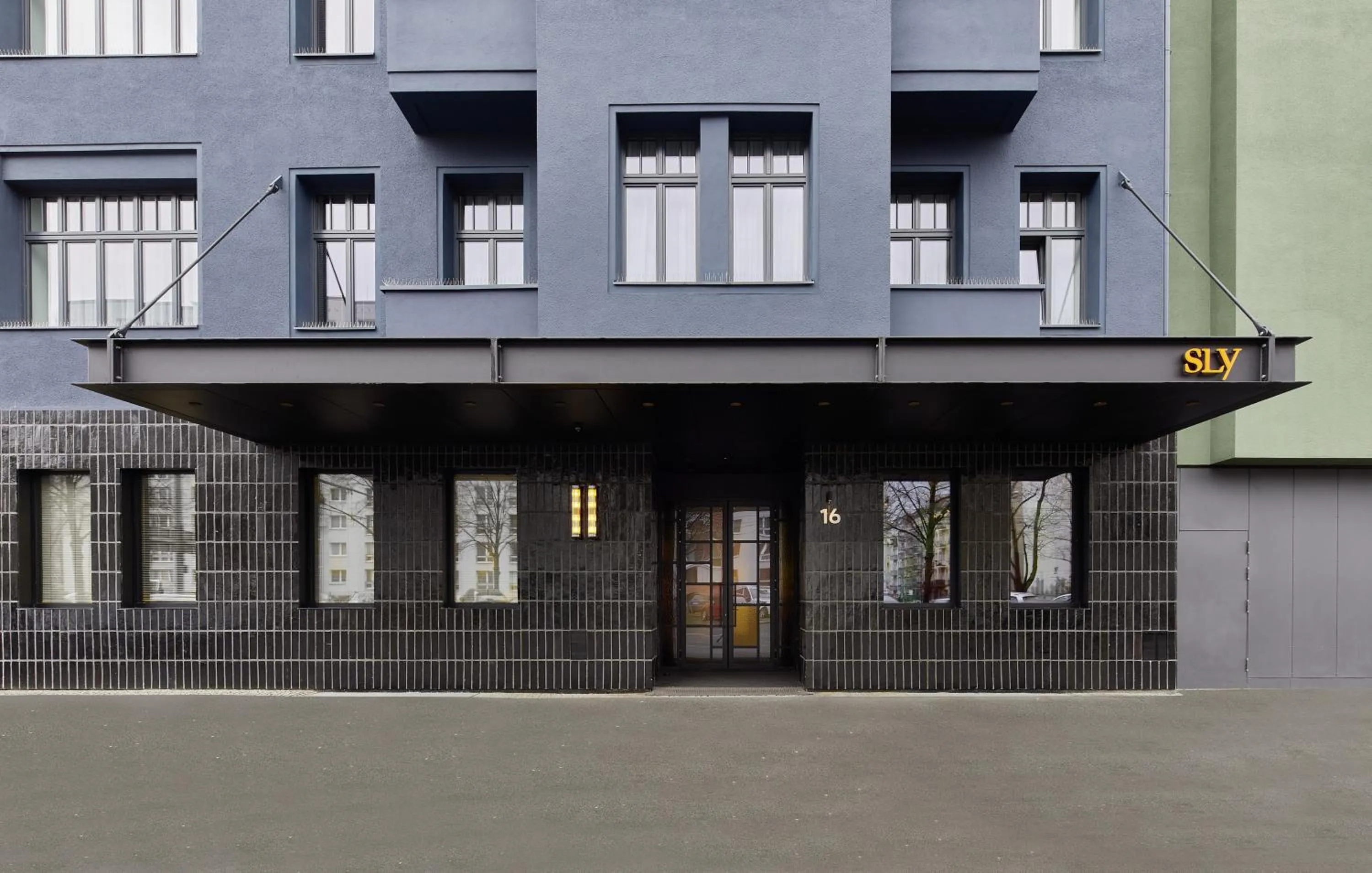 Facade/entrance in sly Berlin