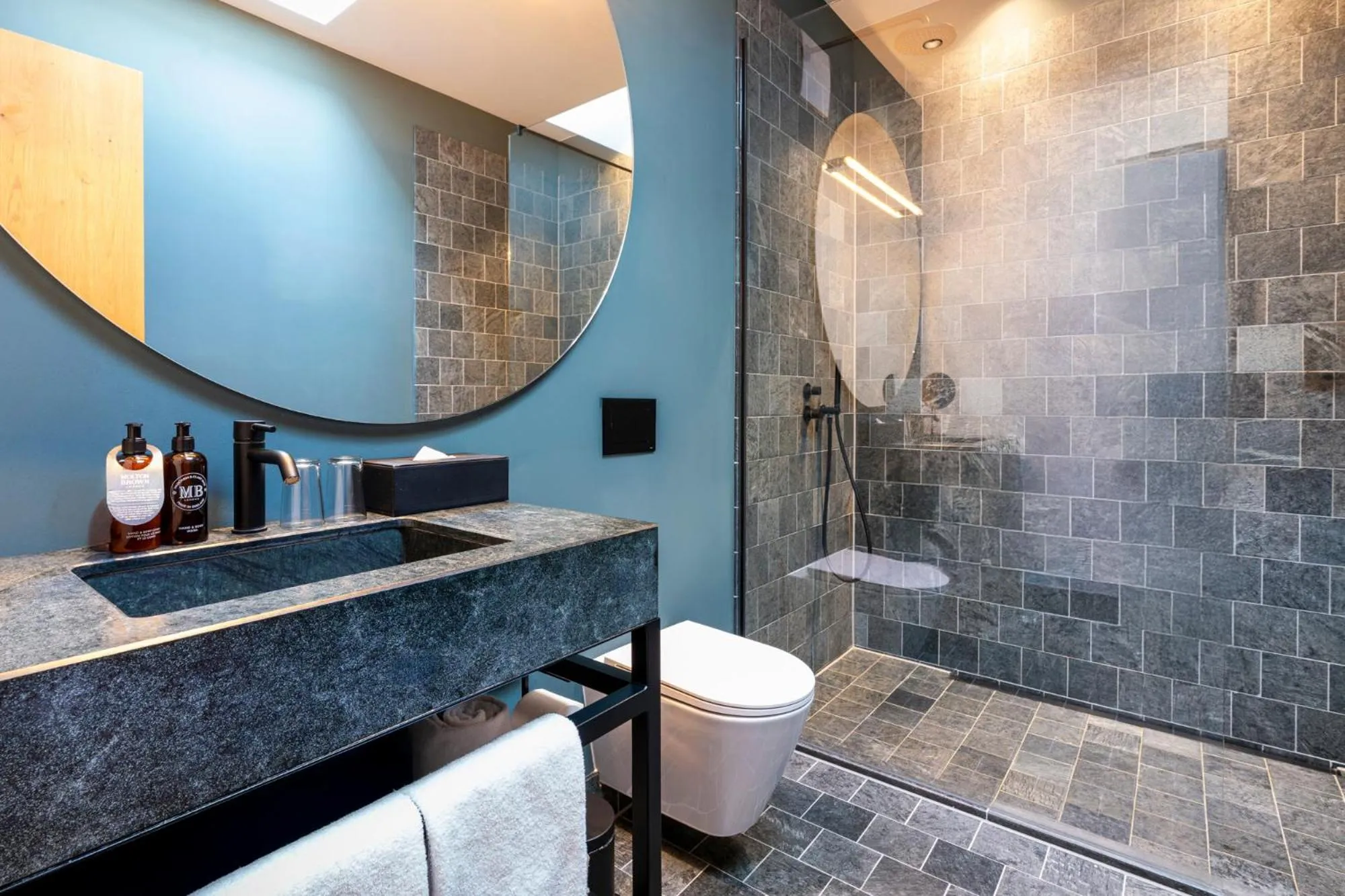 Shower in sly Berlin