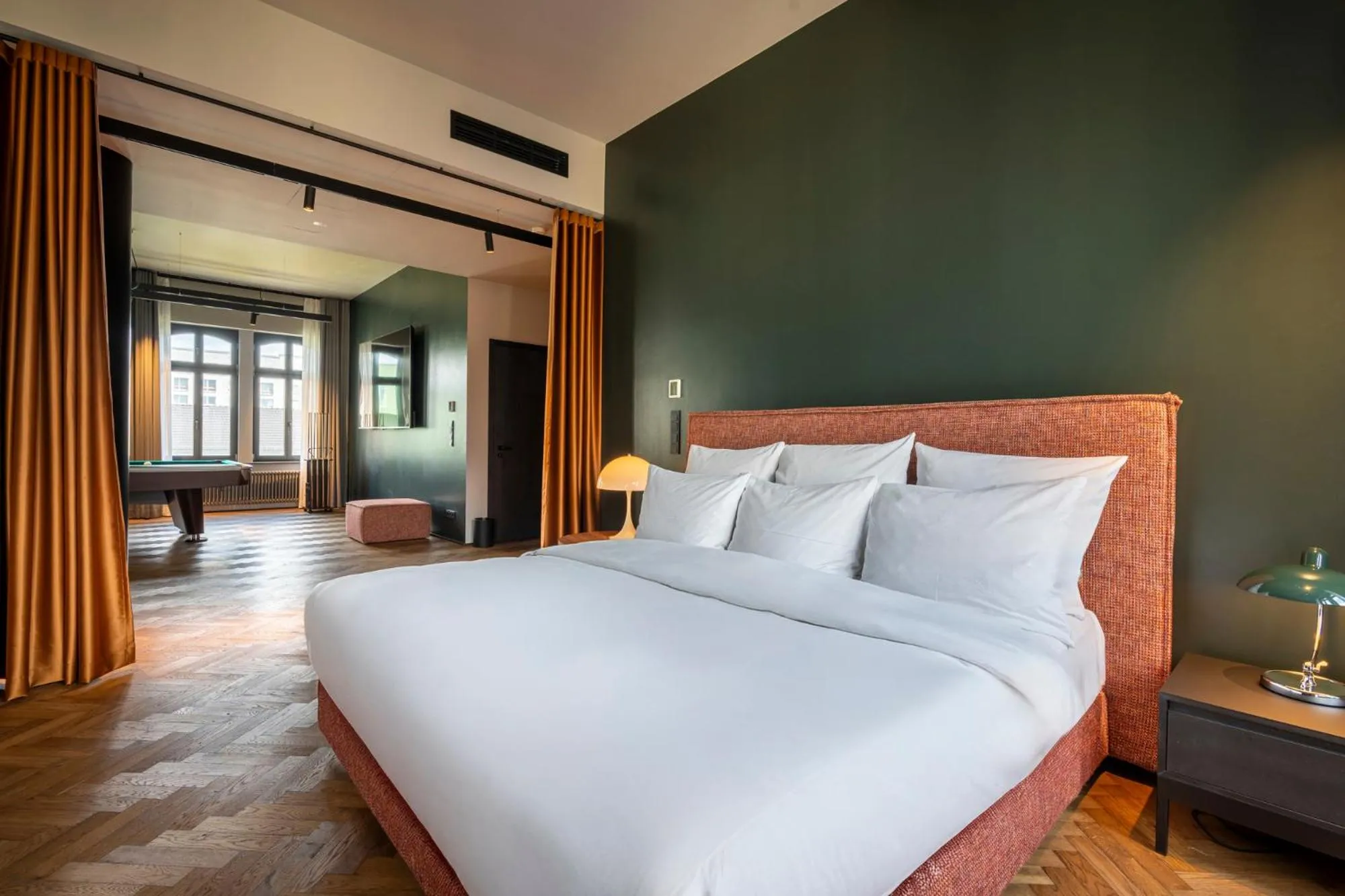 Photo of the whole room, Bed in sly Berlin