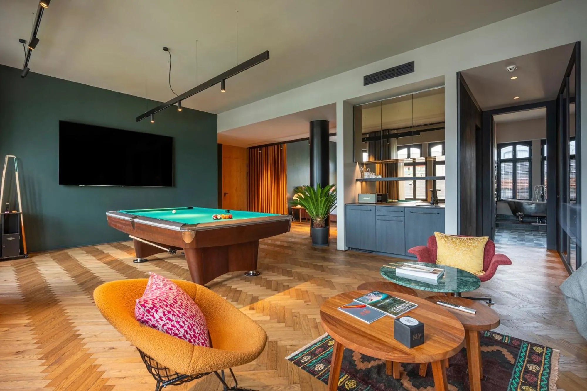 Billiard in sly Berlin