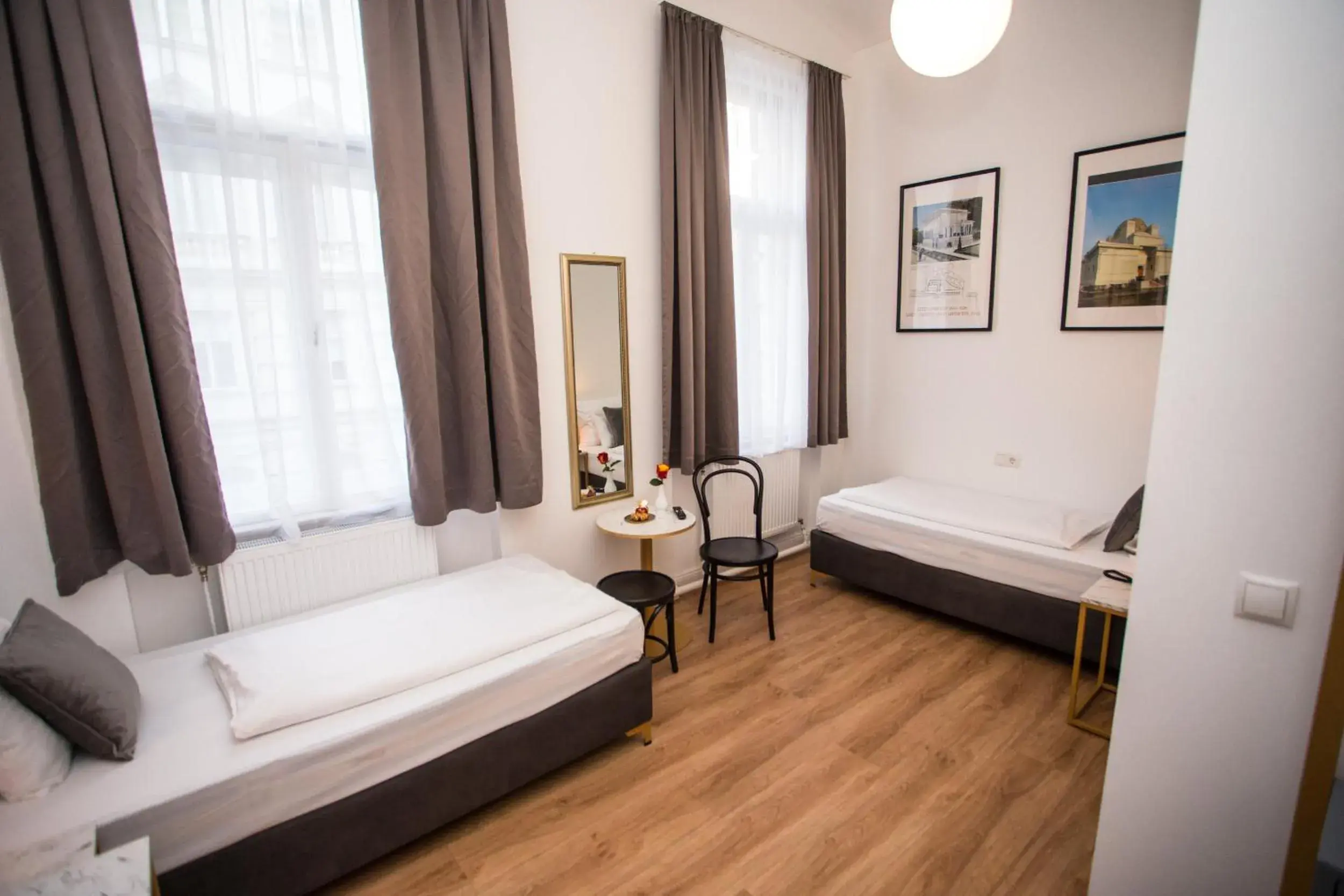 Twin Room in Pension Central I Self Check In Twin Room in Pension Central I Self Check In