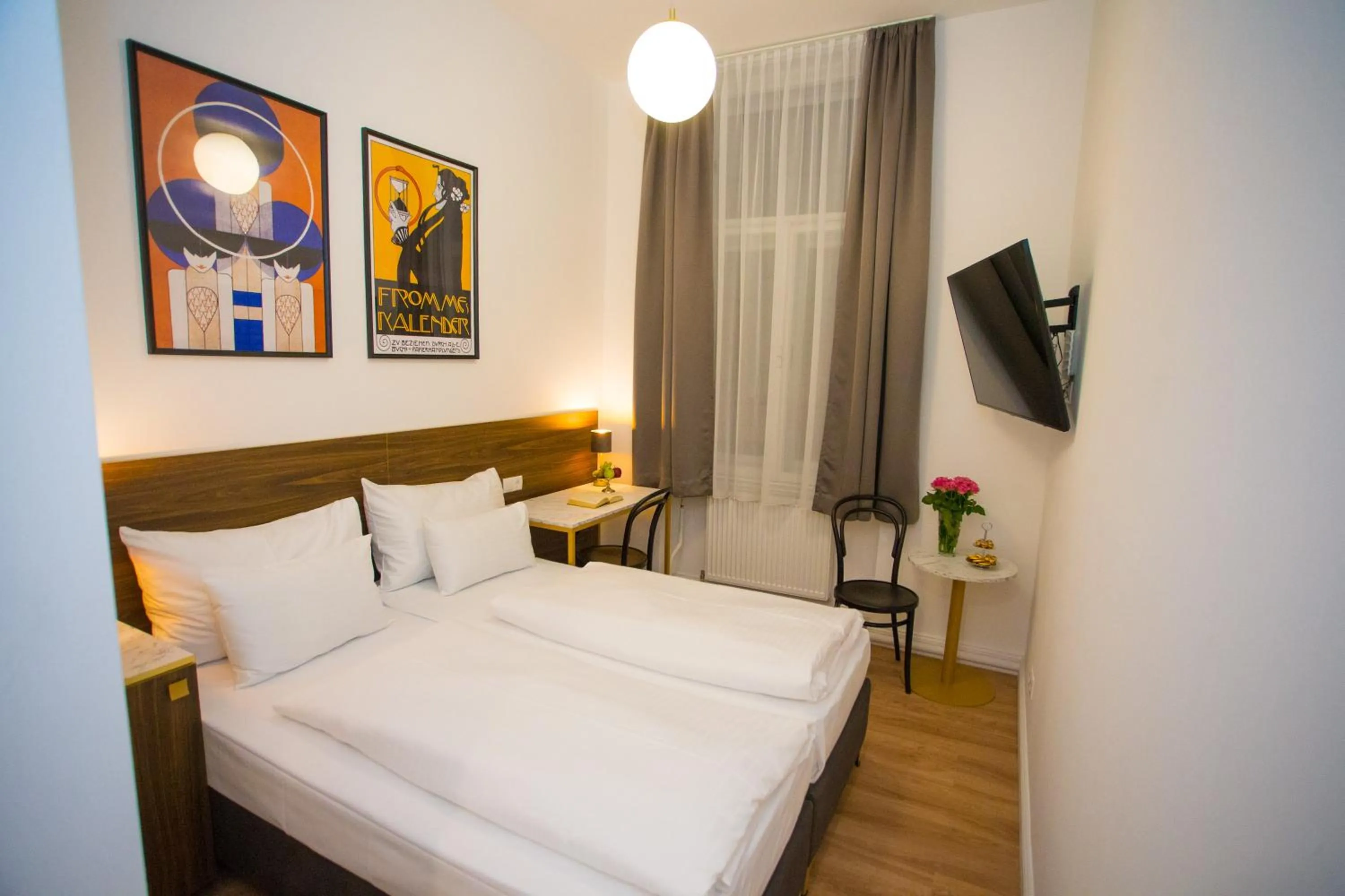 TV and multimedia, Bed in Pension Central I Self Check In