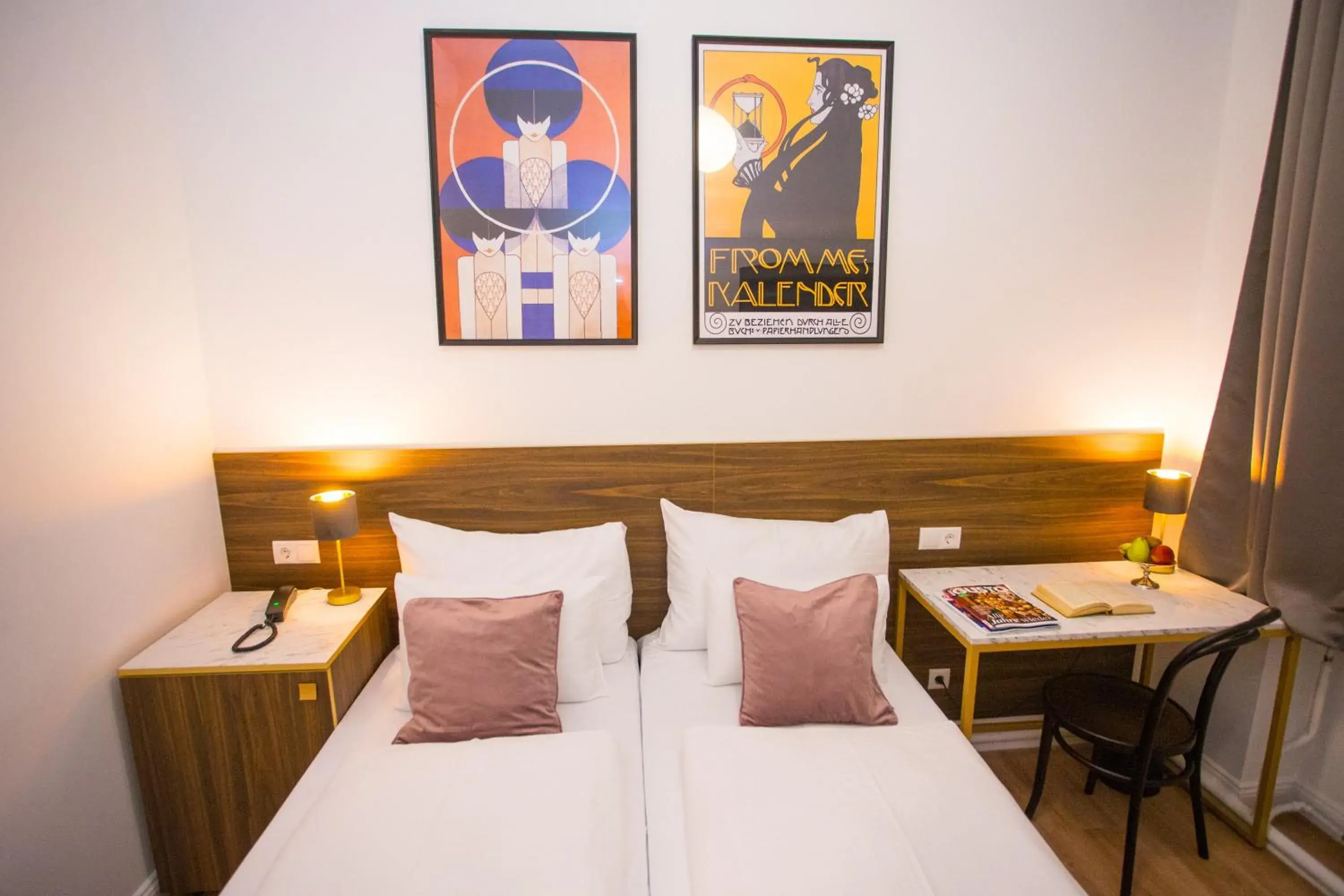 Single Room with Bathroom in Pension Central I Self Check In Single Room with Bathroom in Pension Central I Self Check In