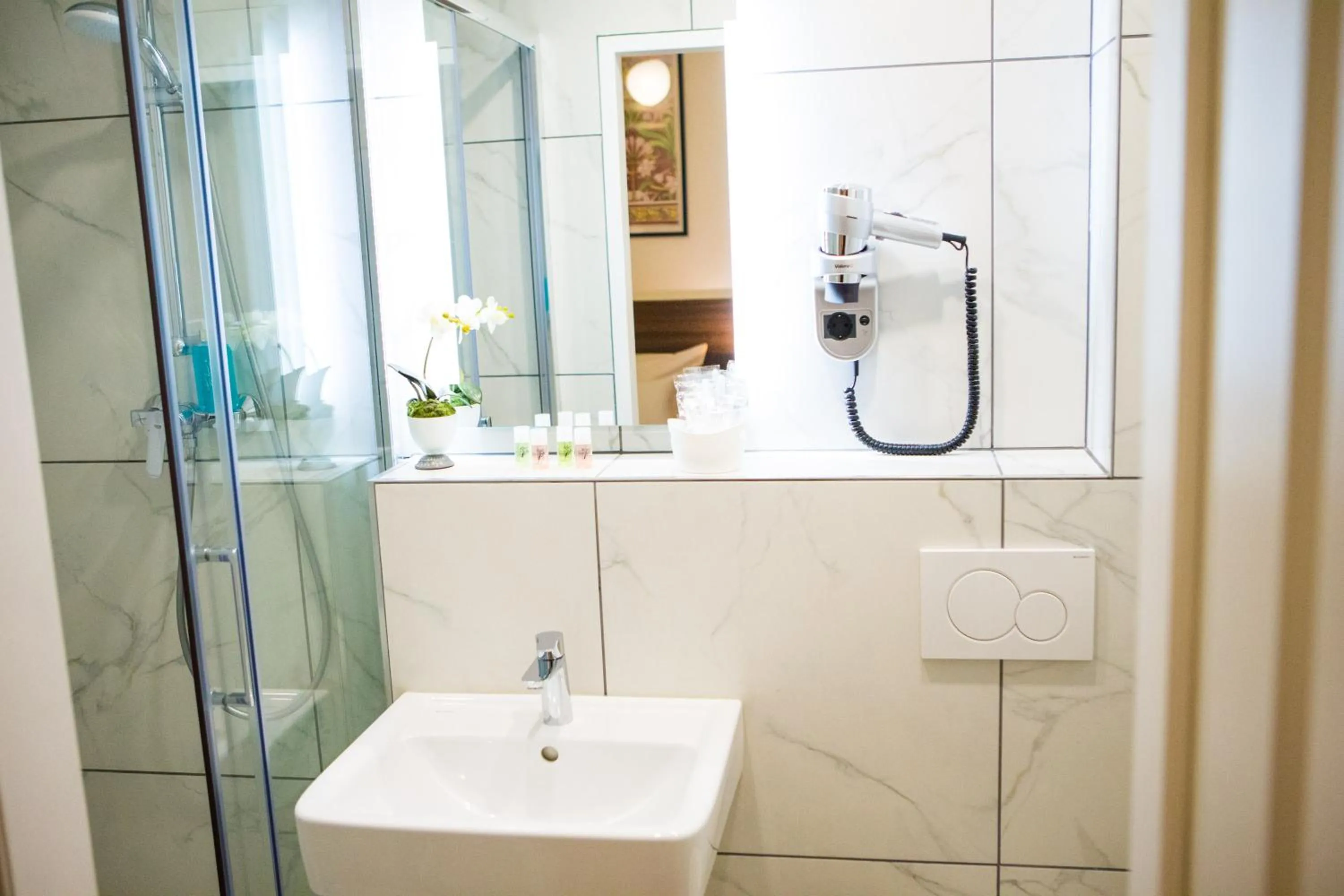 Shower in Pension Central I Self Check In