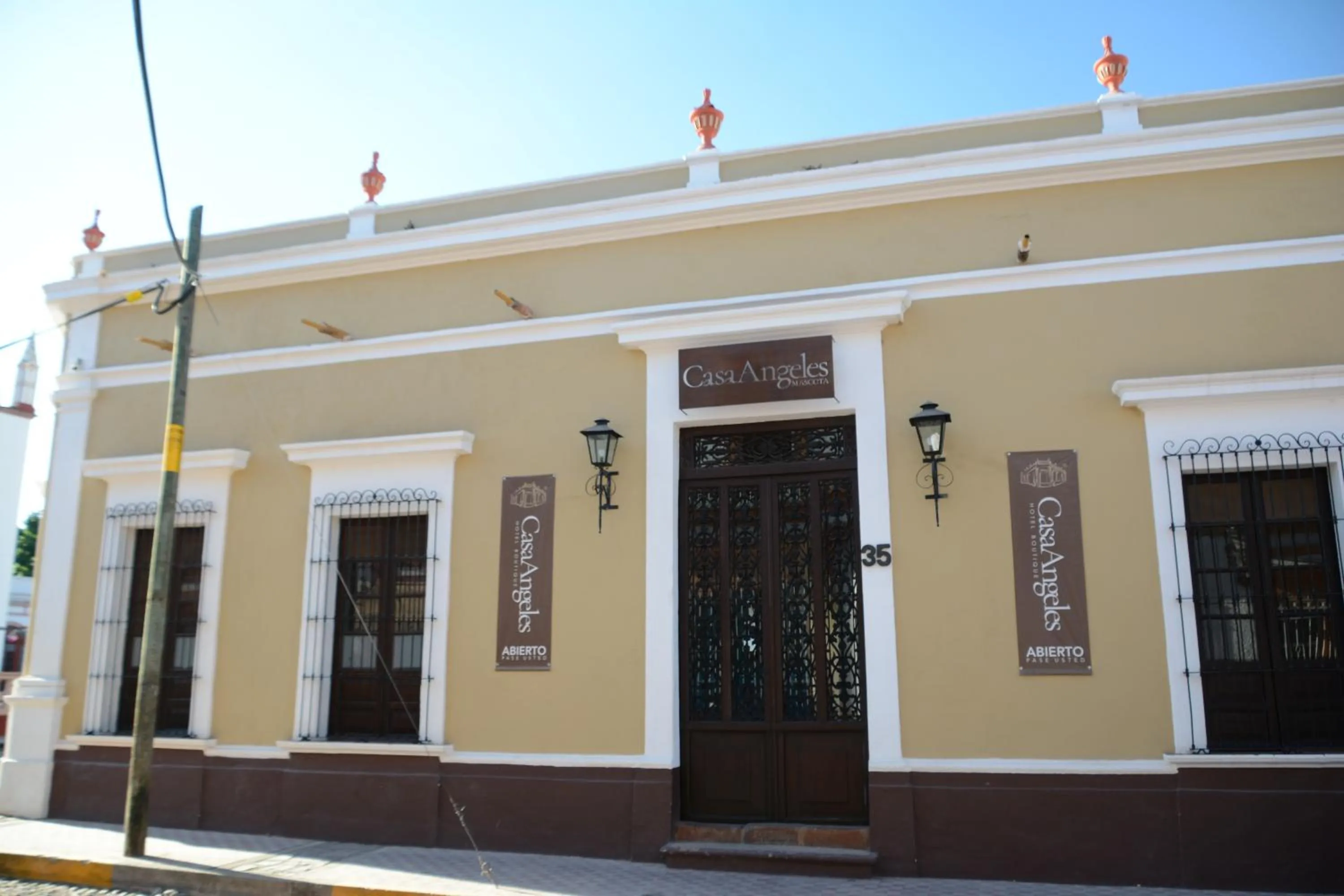 Facade/entrance in Casa Angeles Mascota