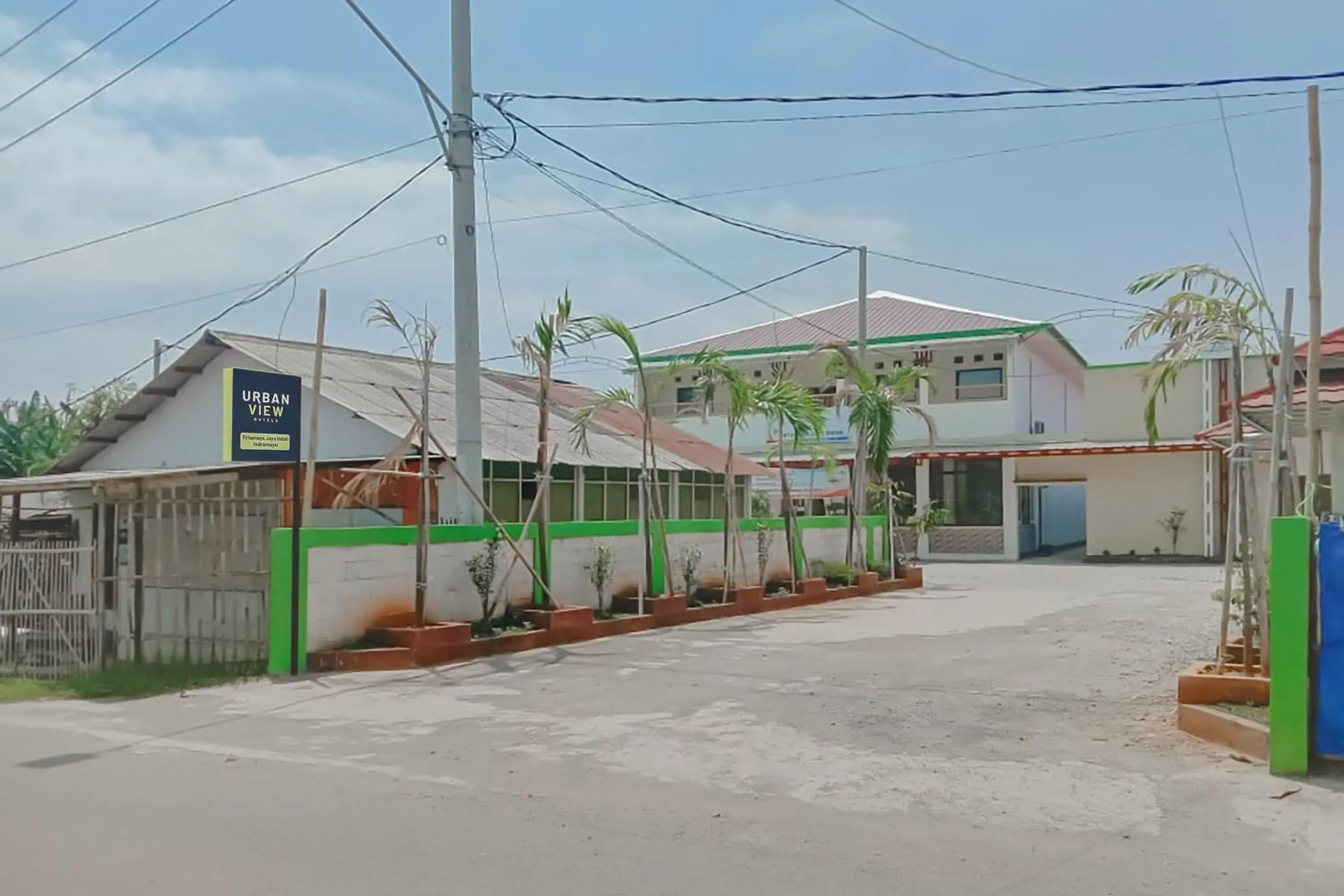 Property building in Urbanview Hotel Tirtamaya Jaya Indah Indramayu by RedDoorz Property building in Urbanview Hotel Tirtamaya Jaya Indah Indramayu by RedDoorz