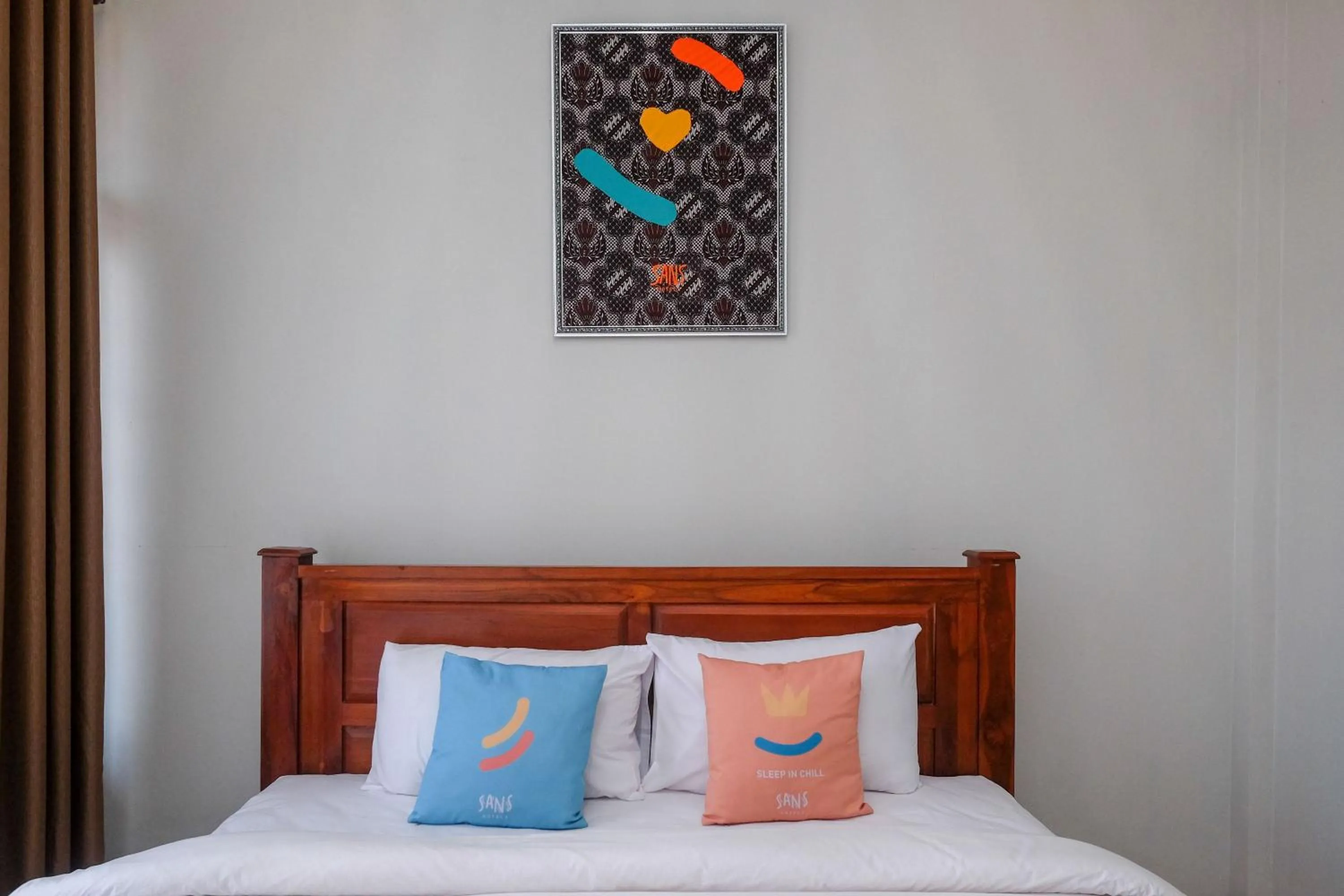 Bedroom, Bed in Sans Hotel Kumbang Yogyakarta by RedDoorz