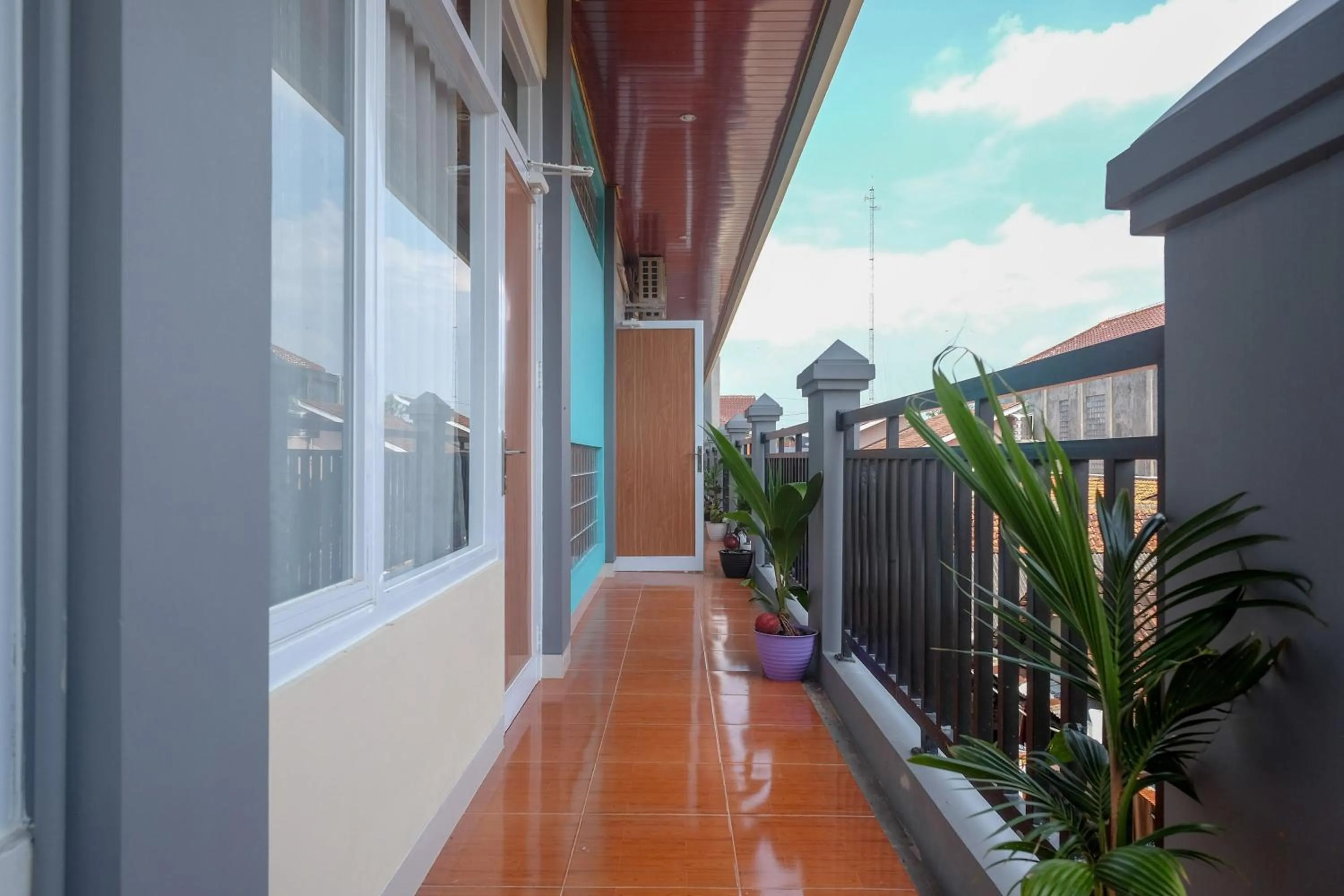 Property building in Sans Hotel Kumbang Yogyakarta by RedDoorz