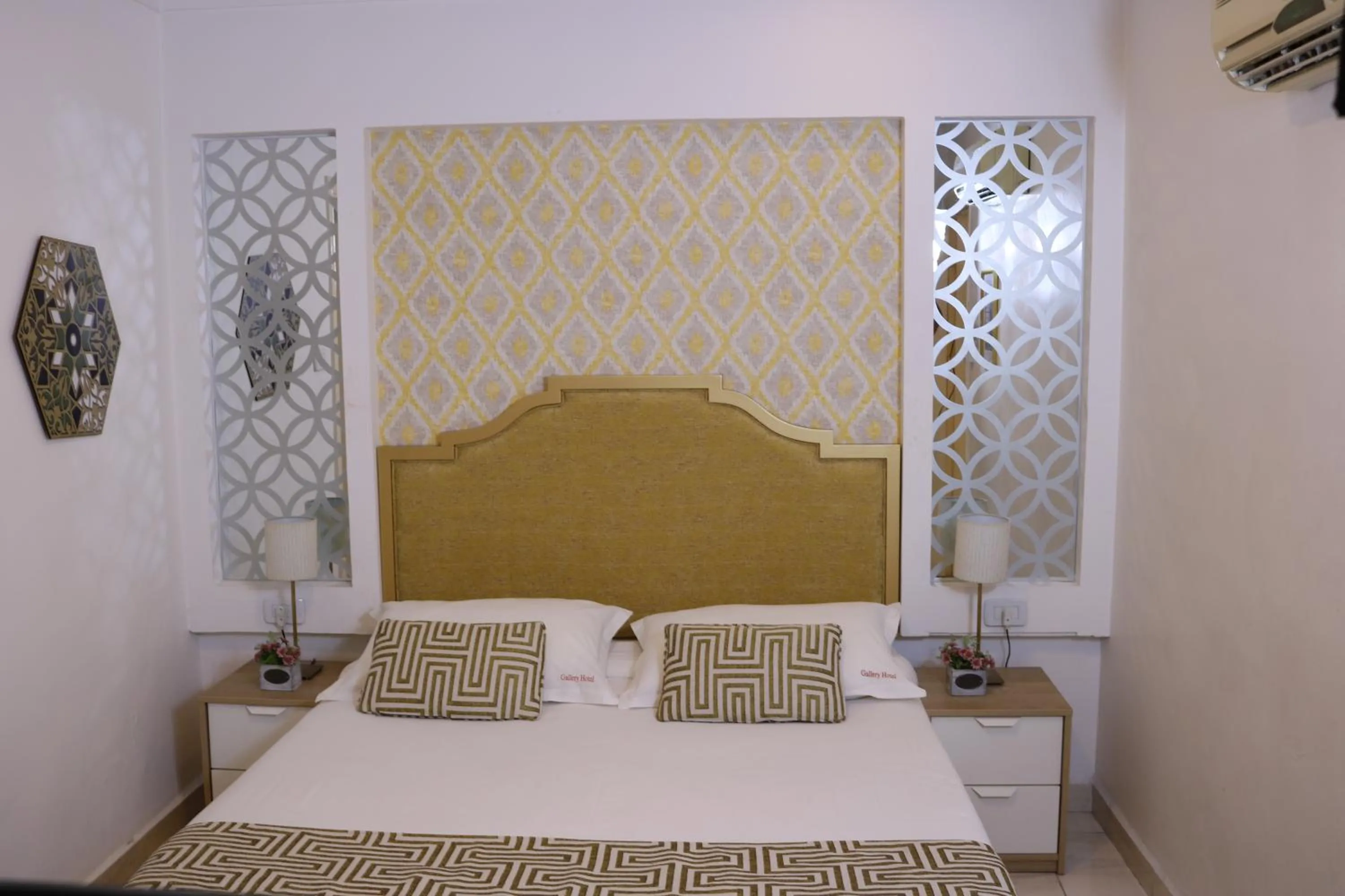 Bedroom, Bed in Gallery Hotel