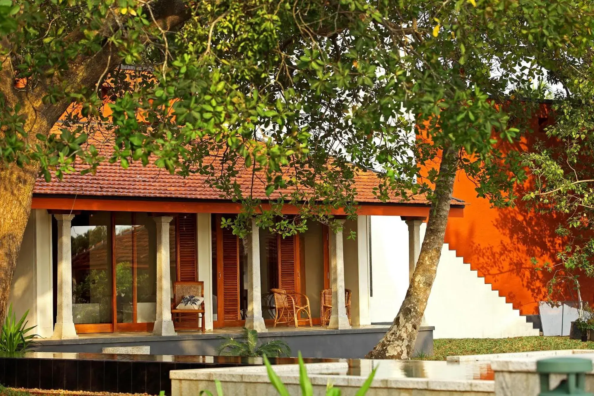 Property building in Baymaas Lake House Property building in Baymaas Lake House