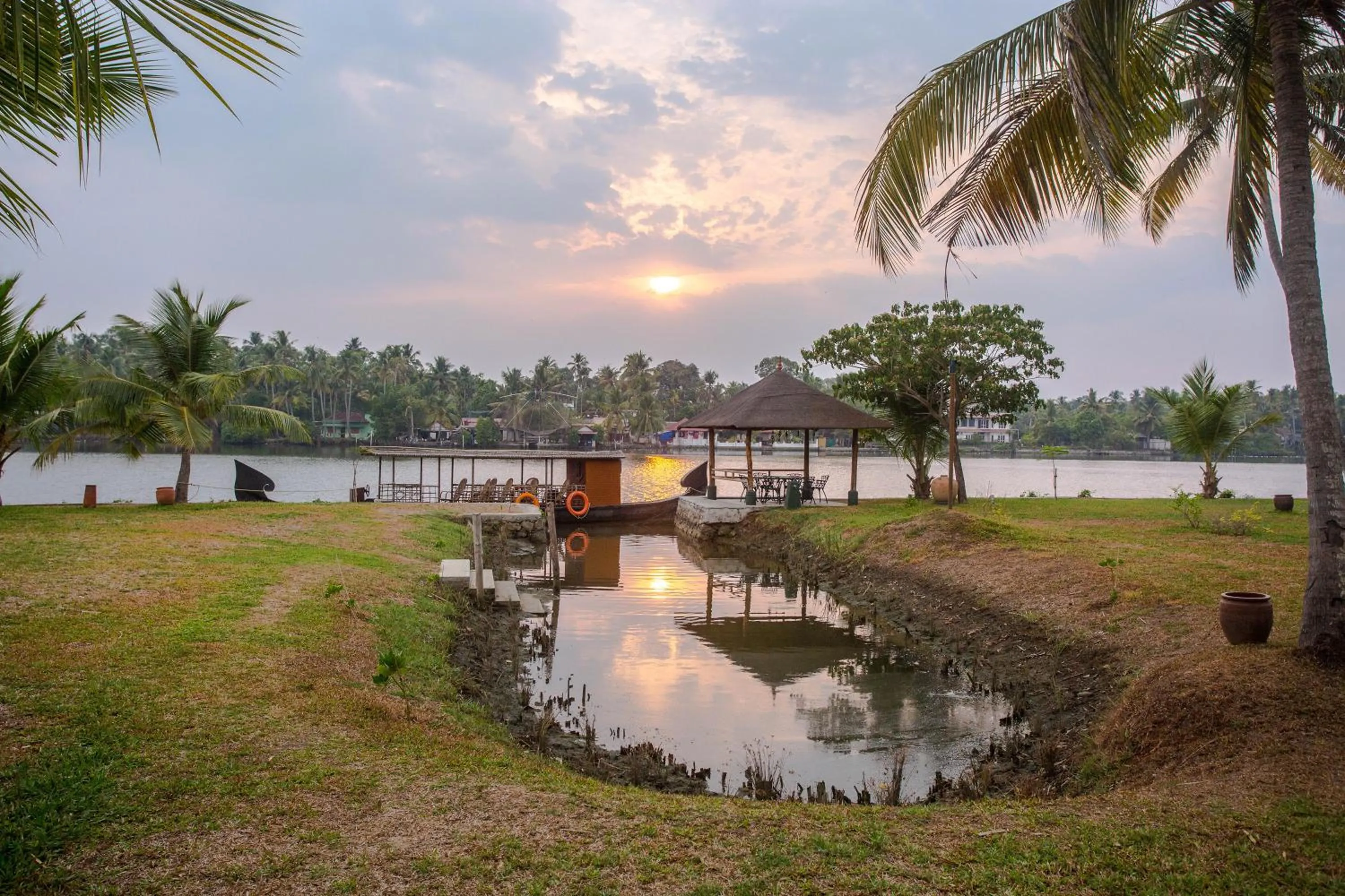 Day in Baymaas LakeHouse