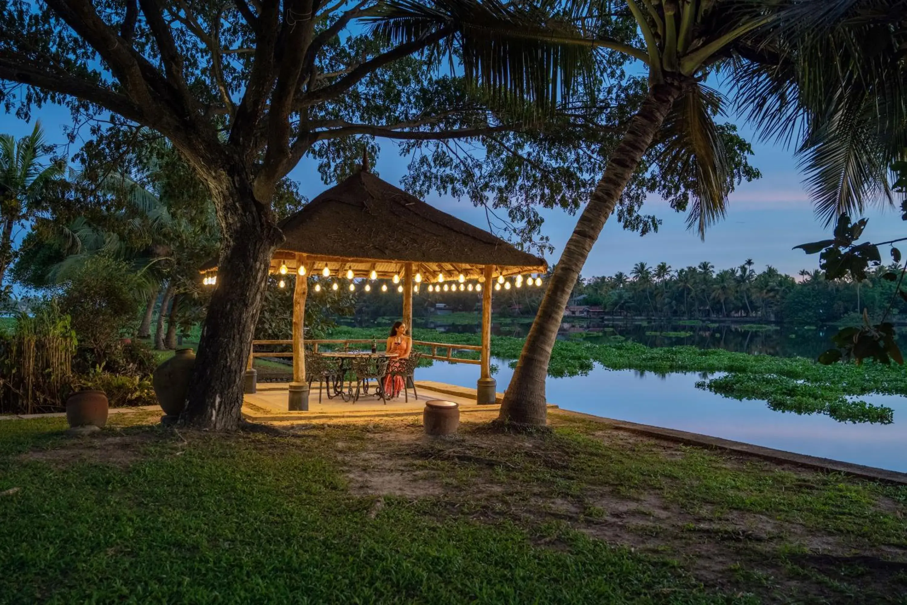 Property building in Baymaas Lake House Property building in Baymaas Lake House