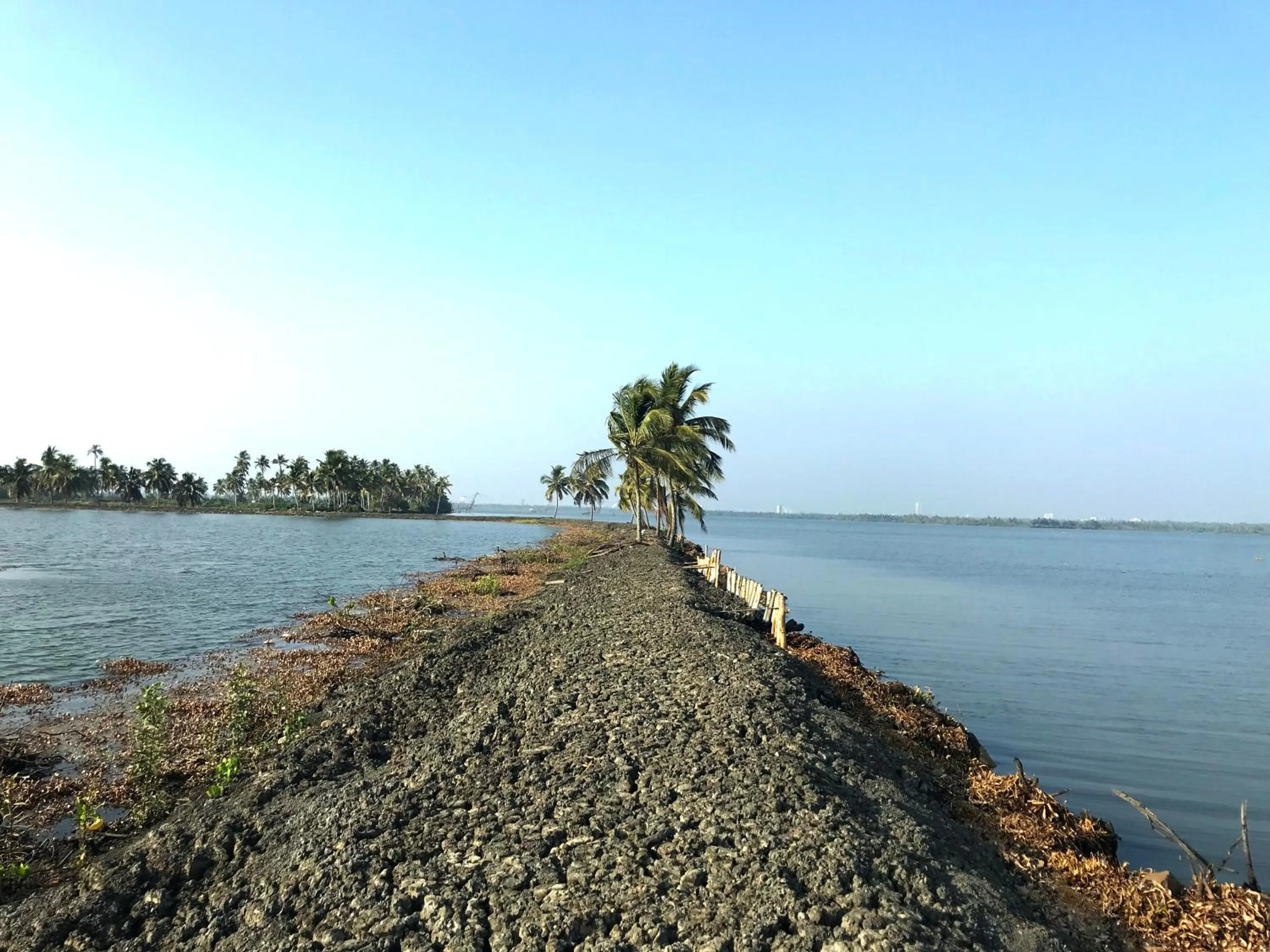 Natural landscape in Baymaas LakeHouse