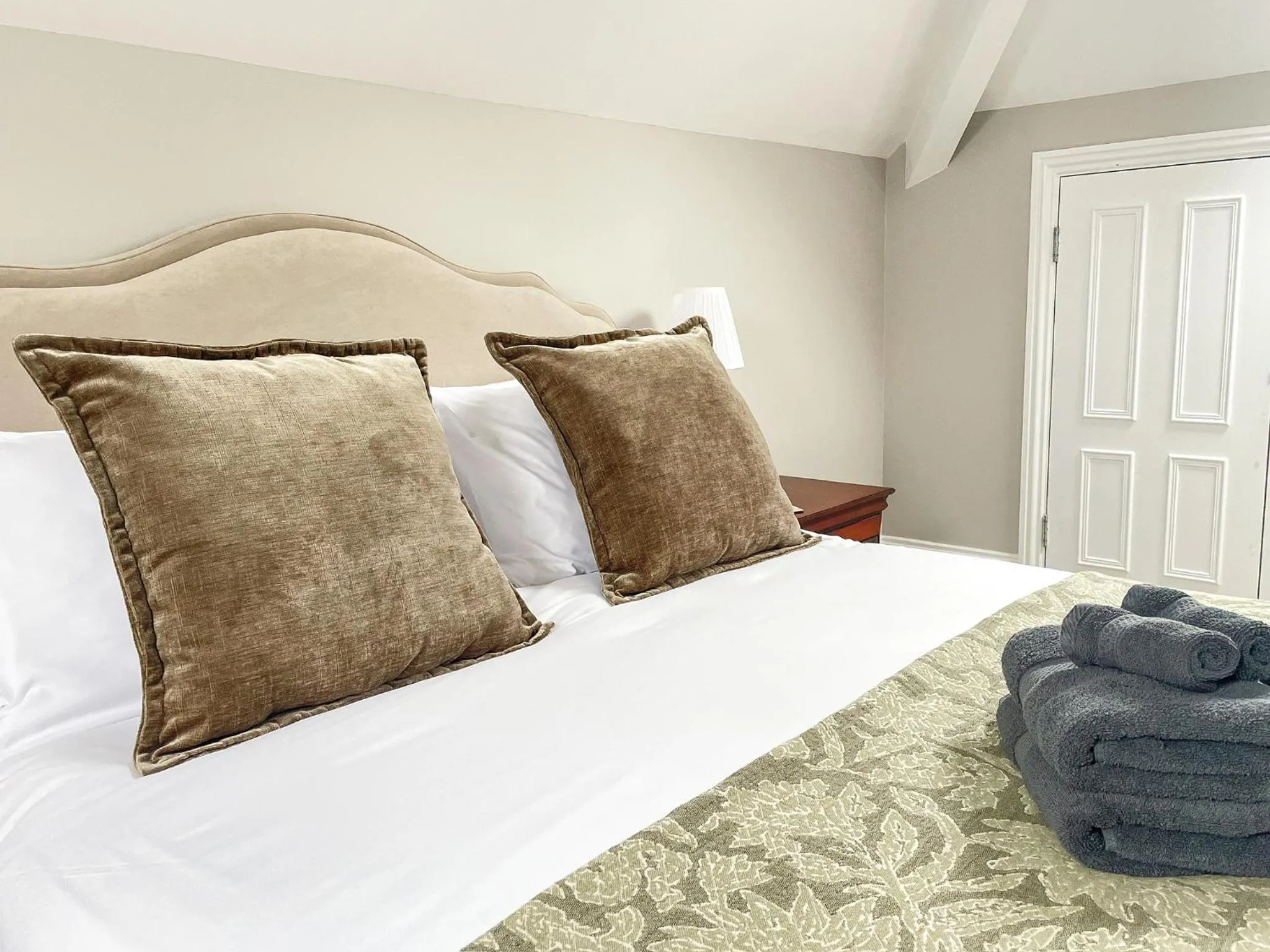Luxury Private Apartments - Close to Town Centre