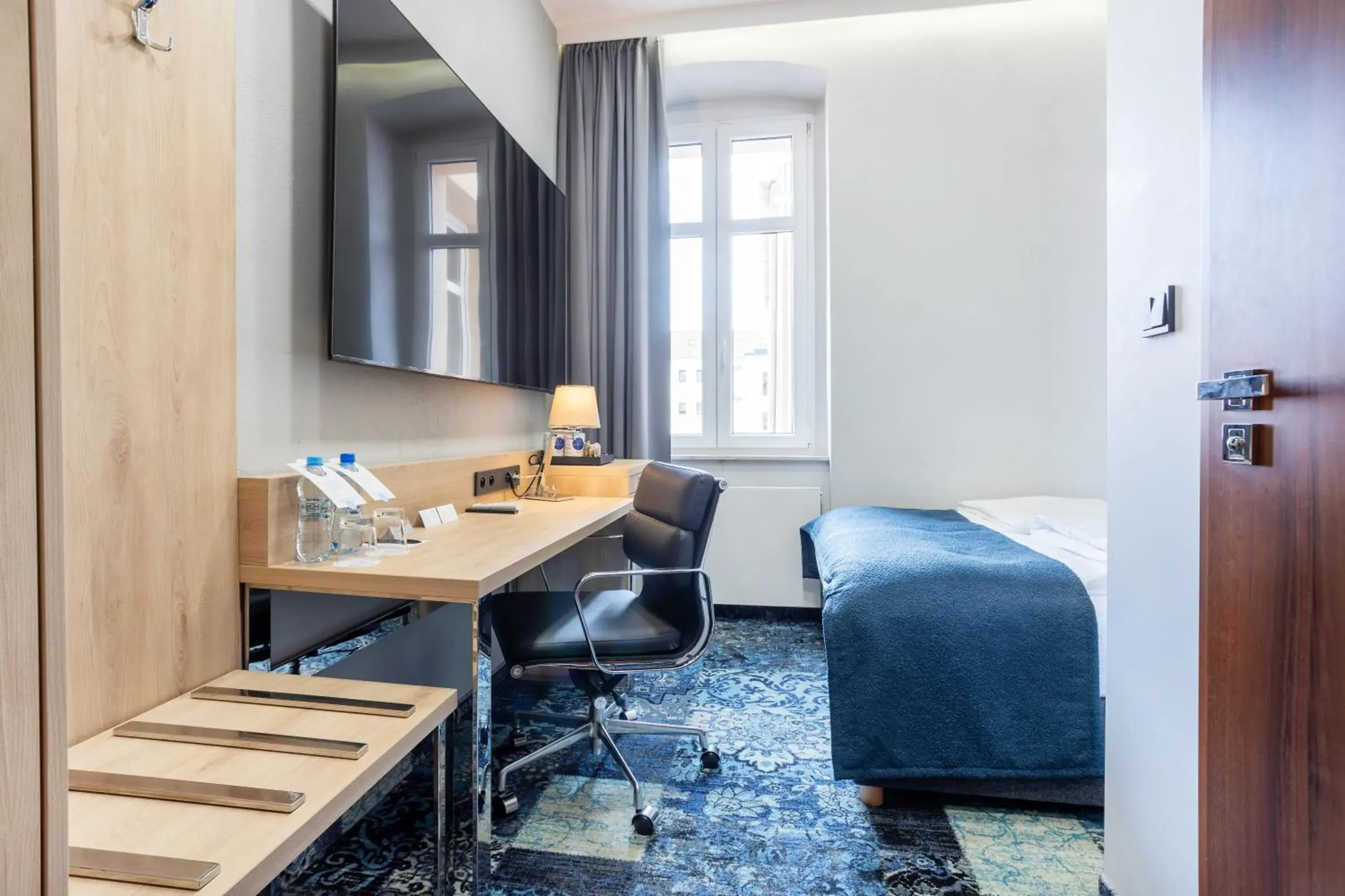 Deluxe Double Room with Shower in Apartamenty Browar Luxury Old Town Poznań 24h Deluxe Double Room with Shower in Apartamenty Browar Luxury Old Town Poznań 24h