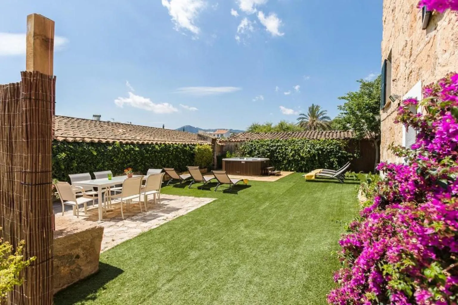 Garden view in Garroverar