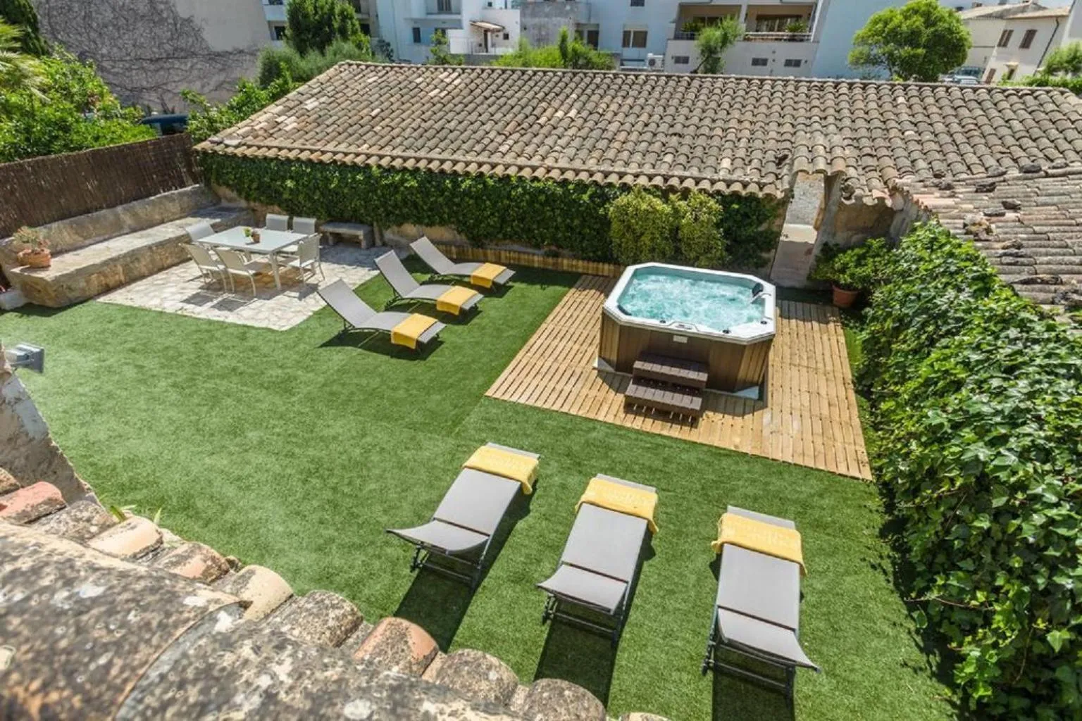 Patio in Garroverar