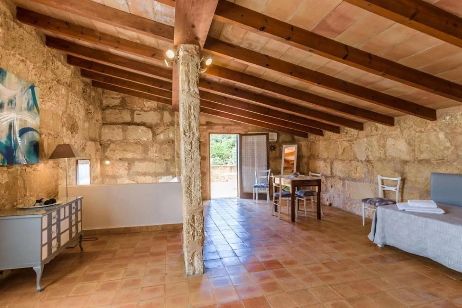 Photo of the whole room in Garroverar