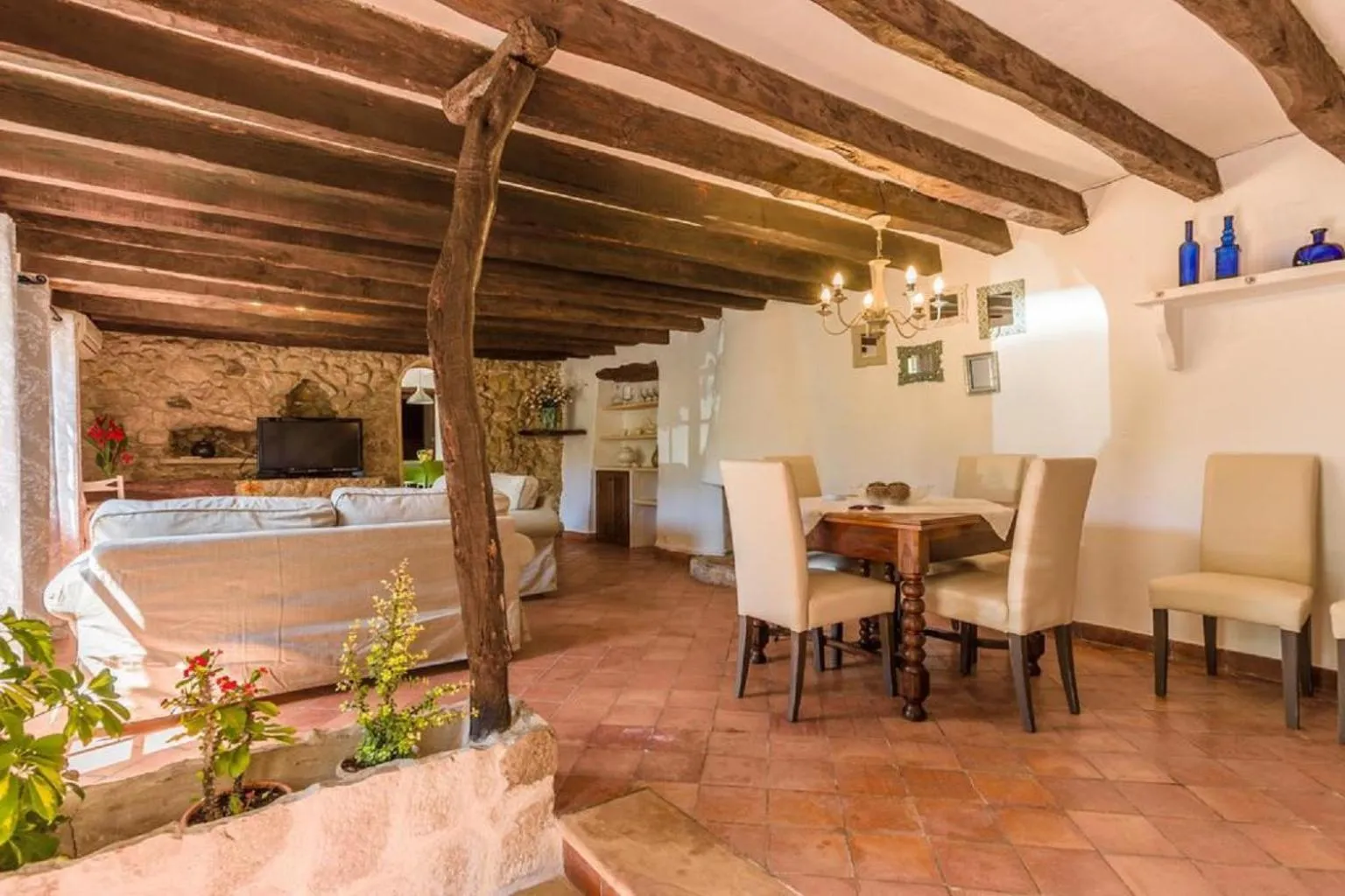 Dining area in Garroverar