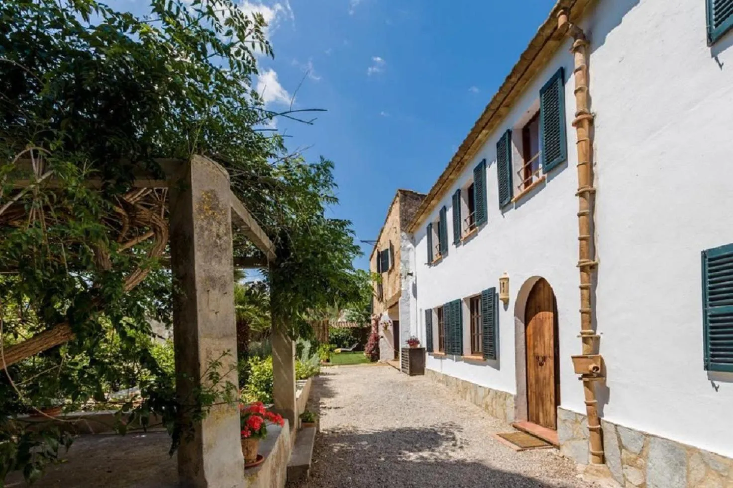 Property building in Garroverar