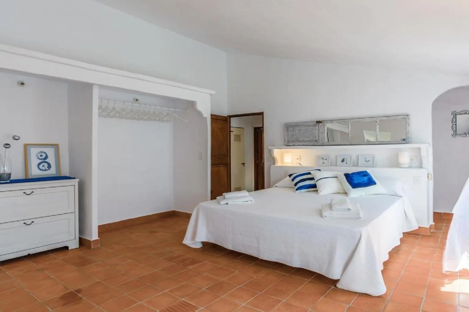Bedroom, Bed in Garroverar