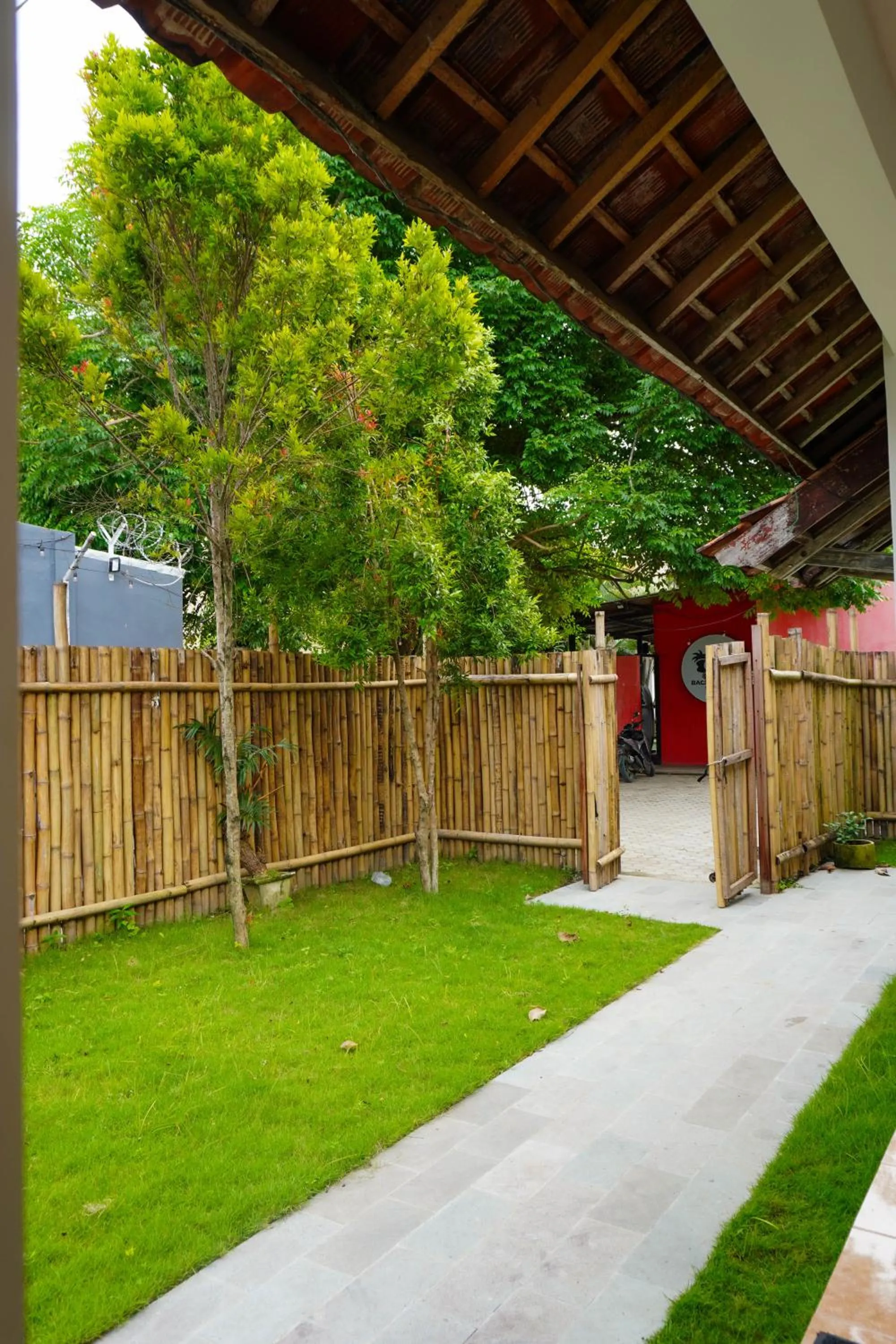 Garden in Indonesia Backpacker Hostels