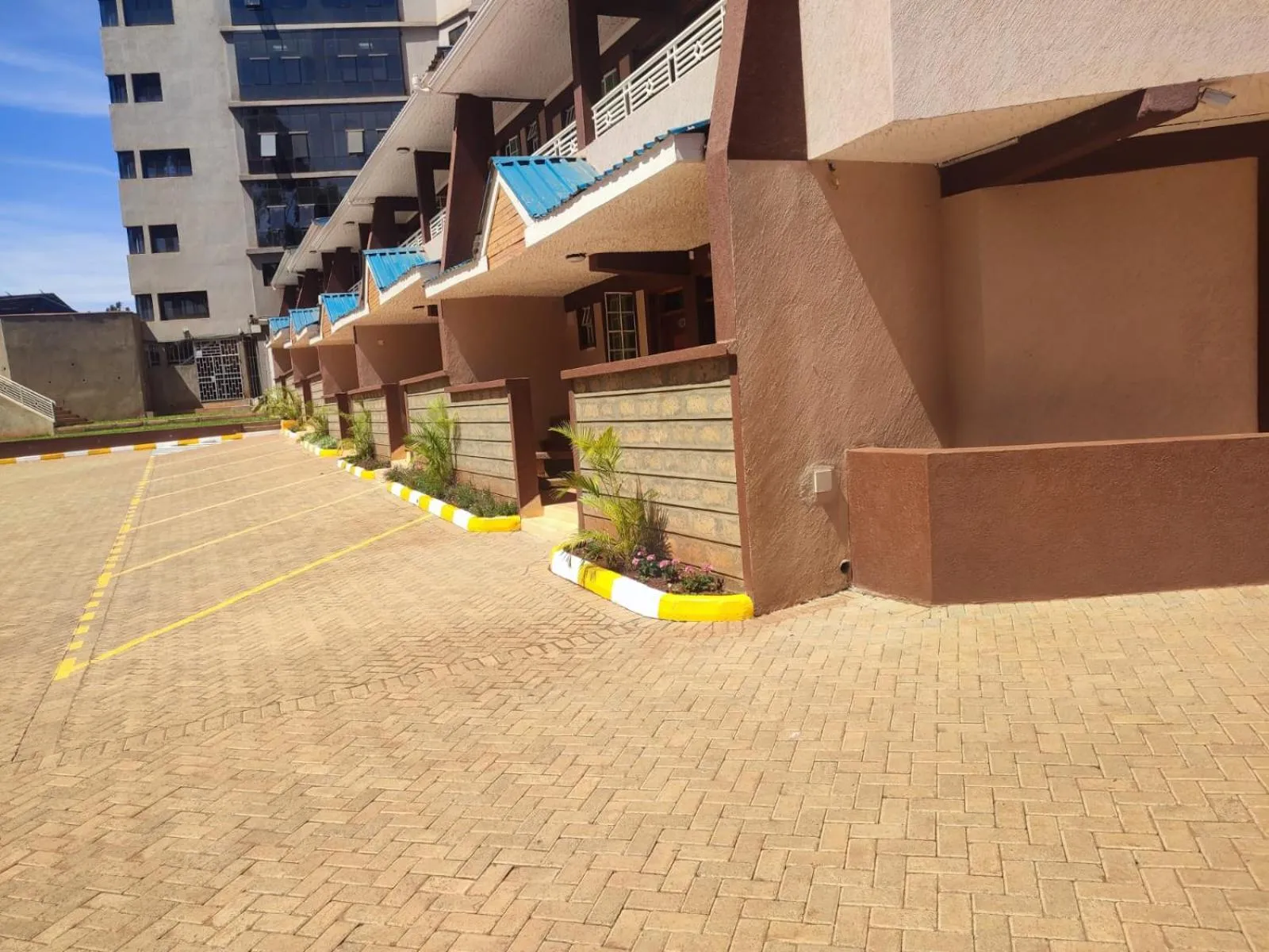 Property building in Gardens Executive Suites