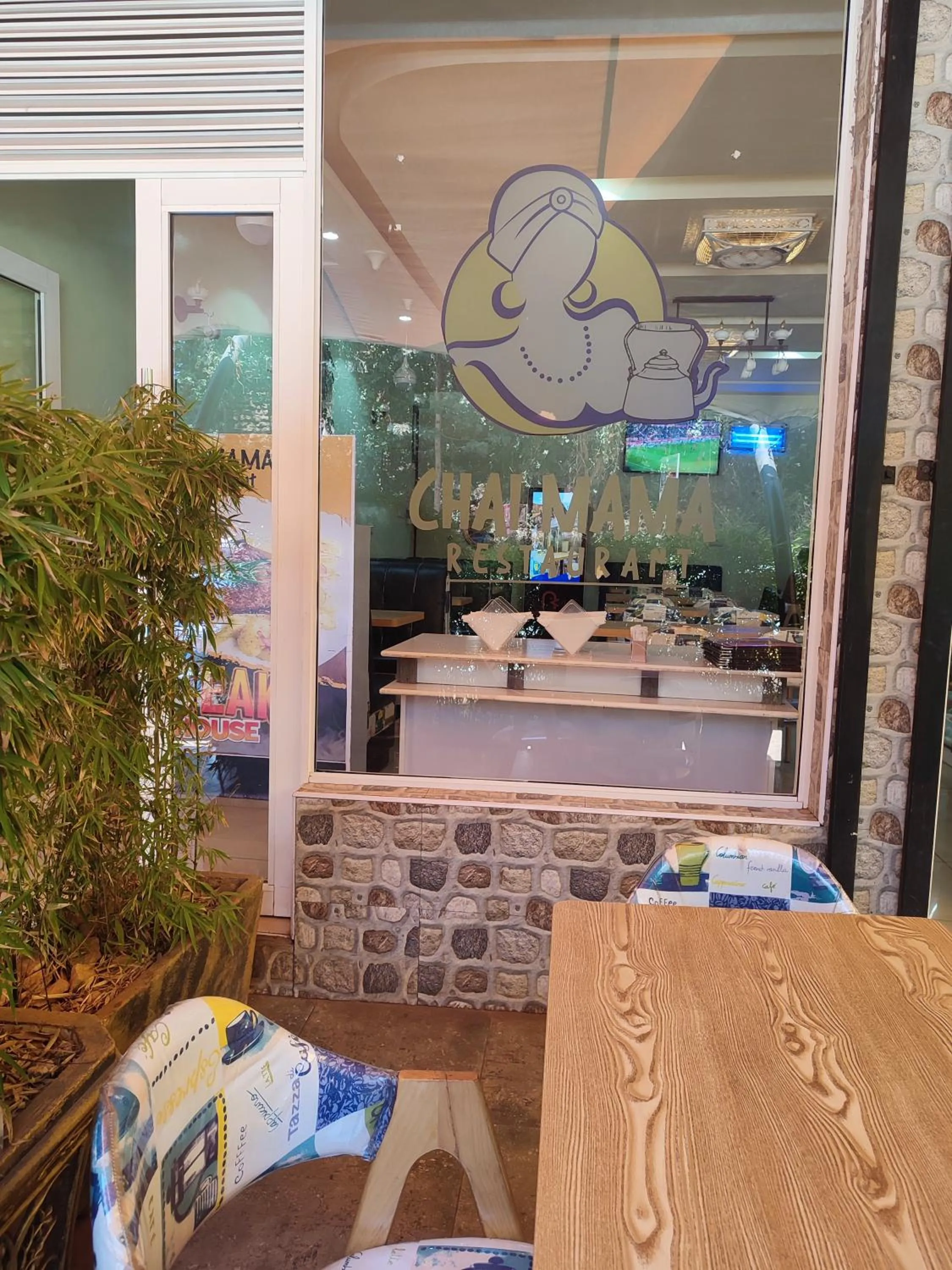 Restaurant/places to eat in Gardens Executive Suites