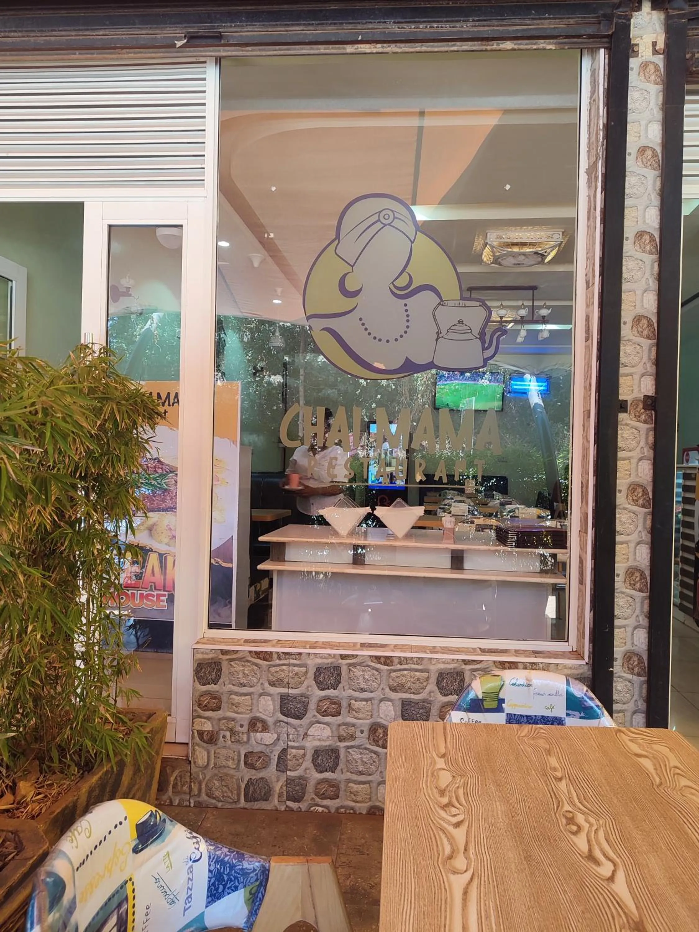 Restaurant/places to eat in Gardens Executive Suites